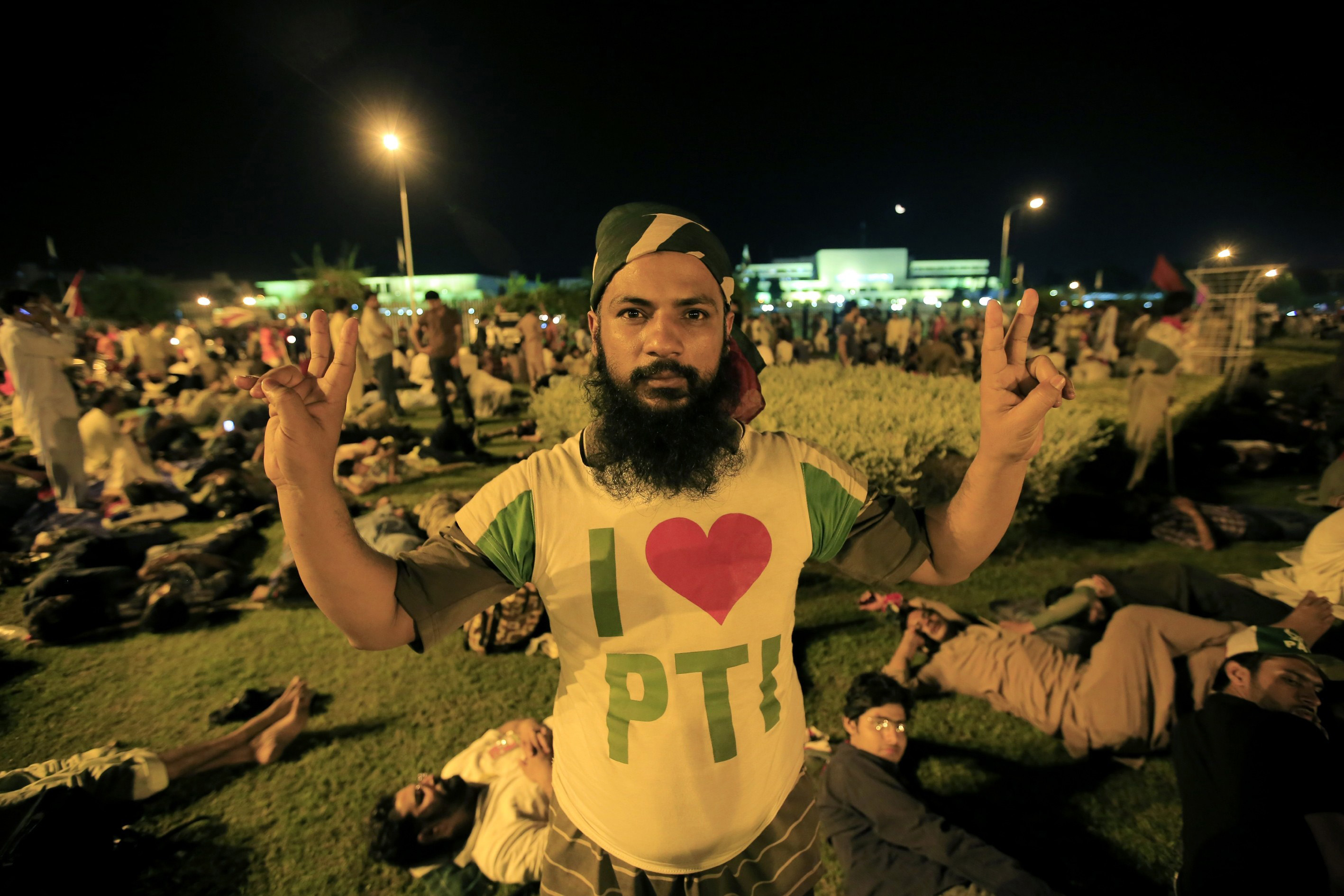 Anti-government marchers enter Red Zone