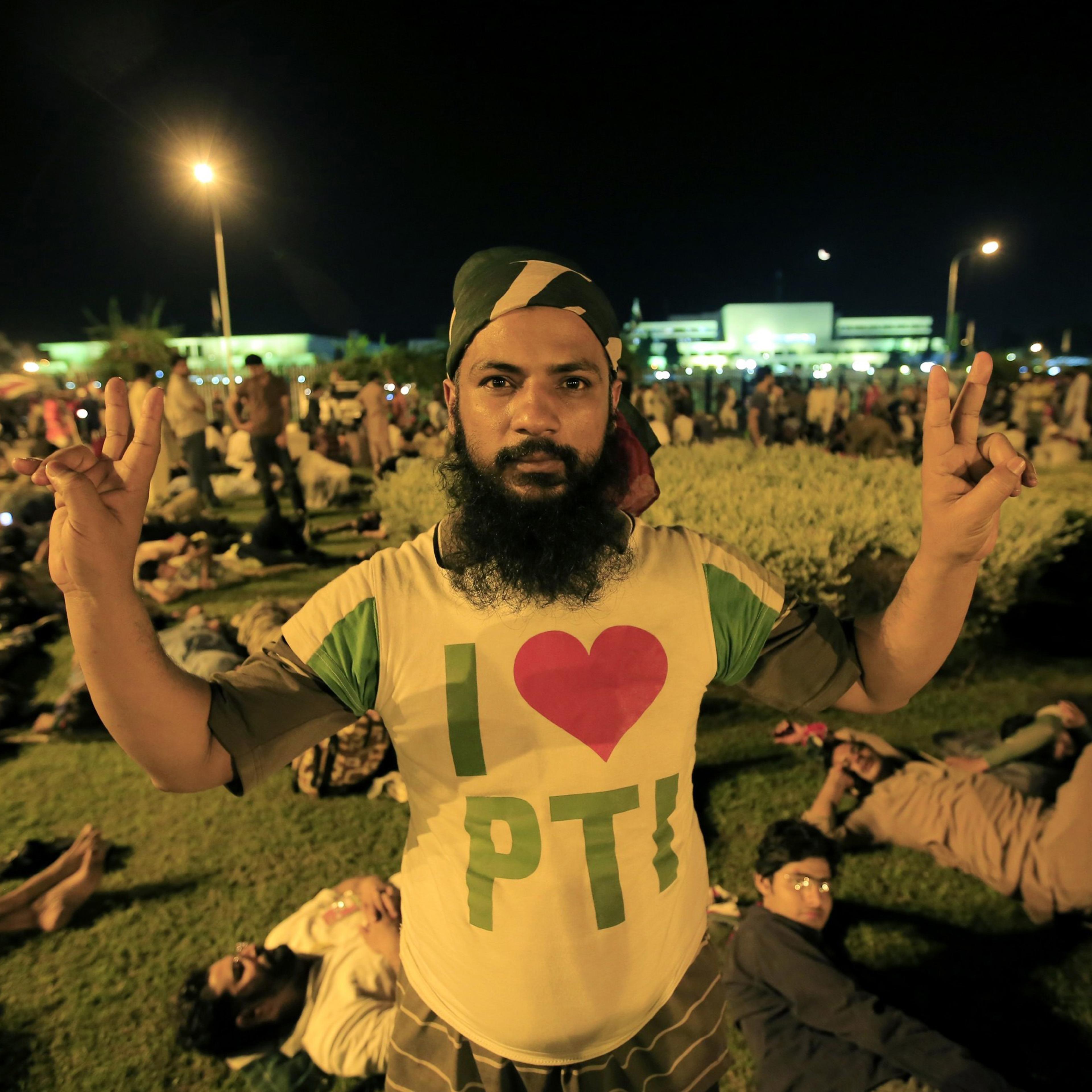 Anti-government marchers enter Red Zone