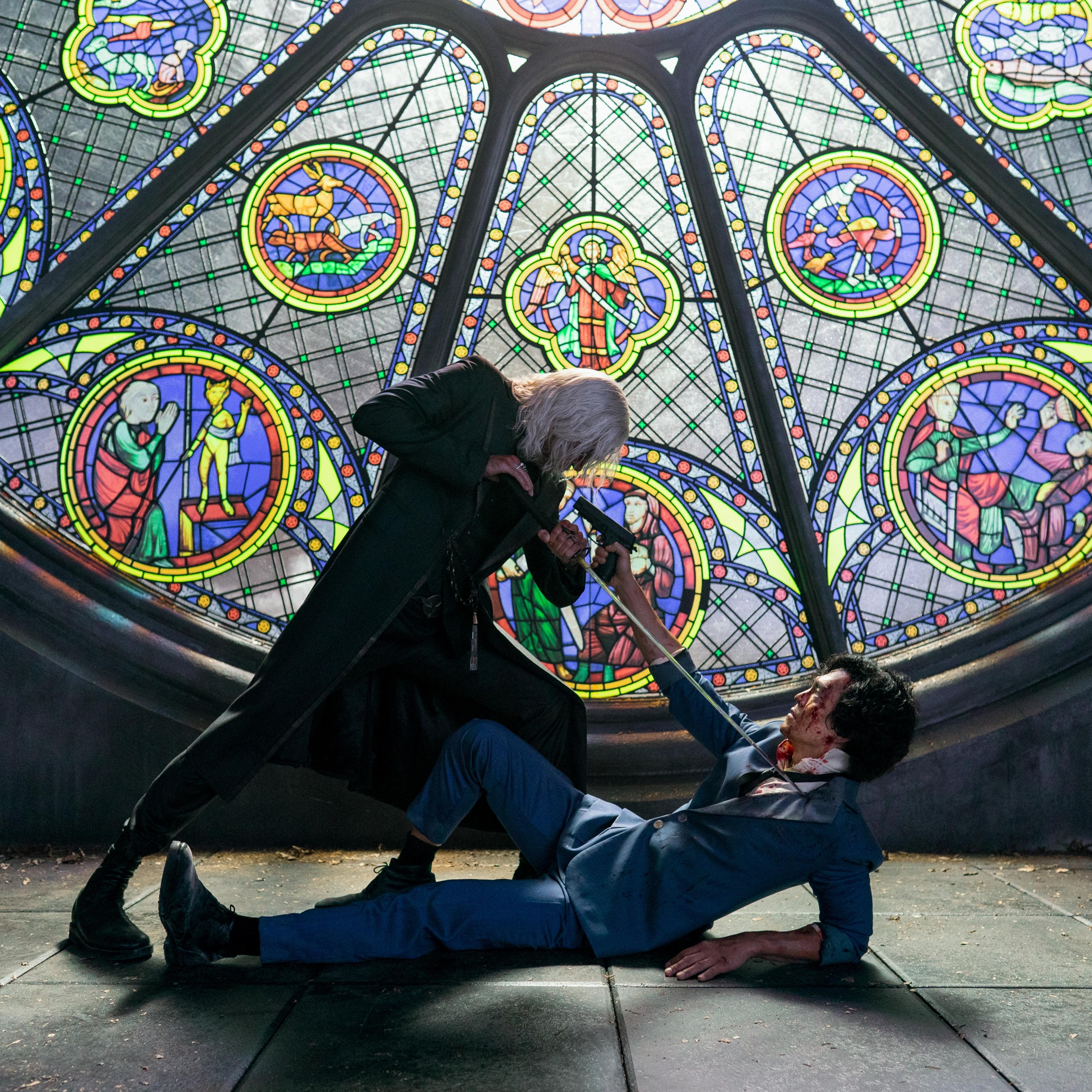 COWBOY BEPOP (L to R) ALEX HASSELL as VICIOUS and JOHN CHO as SPIKE SPIEGEL of COWBOY BEPOP Cr. GEOFFREY SHORT/NETFLIX © 2021