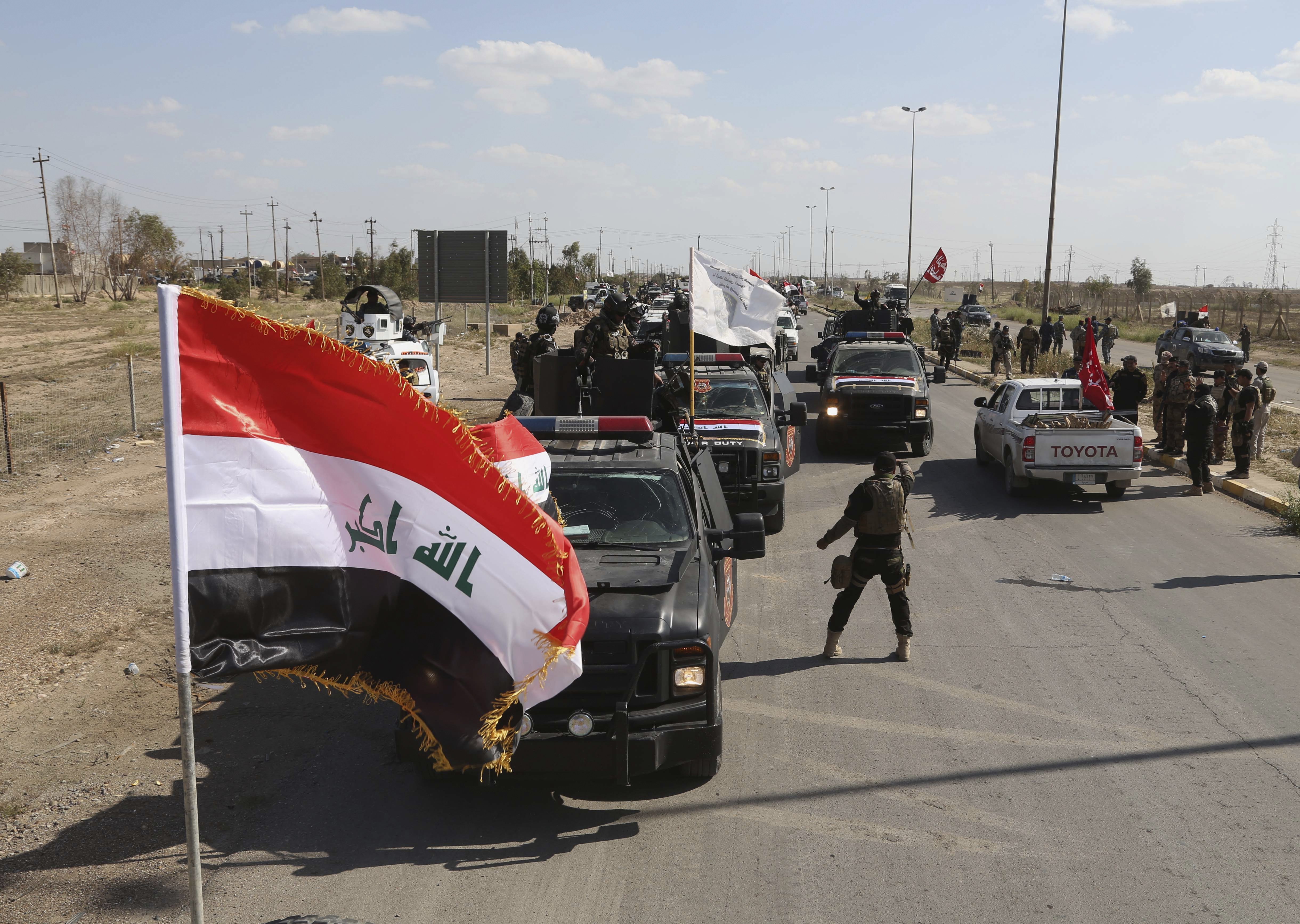Iraqi security forces prepare to attack Islamic State extremist positions in Tikrit, north of Baghdad, Iraq, March 26, 2015.