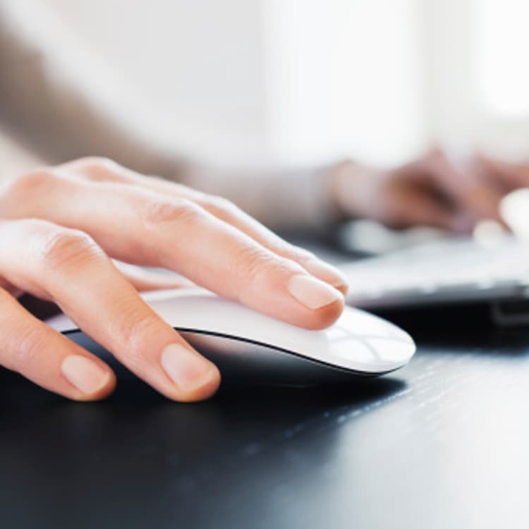 hand-using-computer-mouse