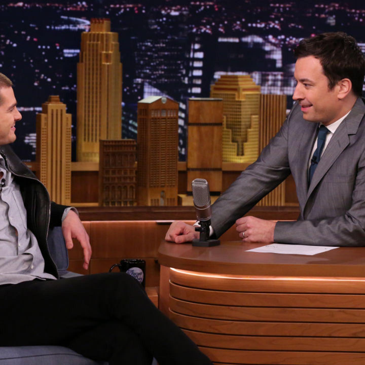 On Late Night with Jimmy Fallon, Andrew Garfield Gushes Over Emma Stone’s Raping Skills