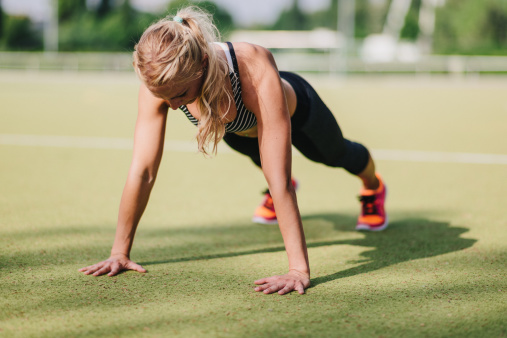 woman-pushup-outdoor