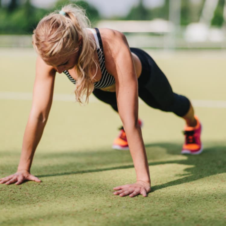 woman-pushup-outdoor