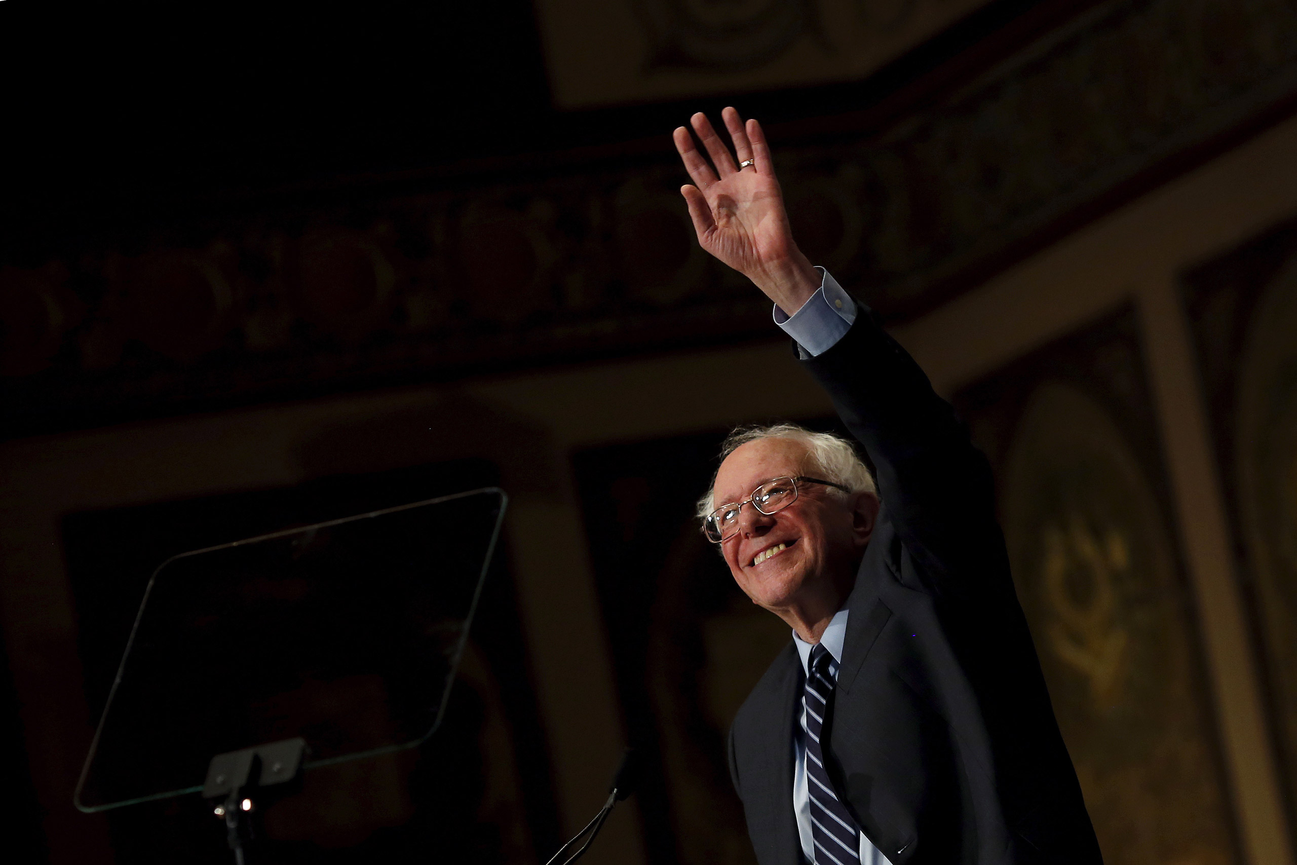 U.S. Democratic presidential candidate Bernie Sanders waves after delivering a speech on "Democratic Socialism in America," to students at Georgetown University's Gaston Hall in Washington November 19, 2015. REUTERS/Carlos Barria - RTS80QC
