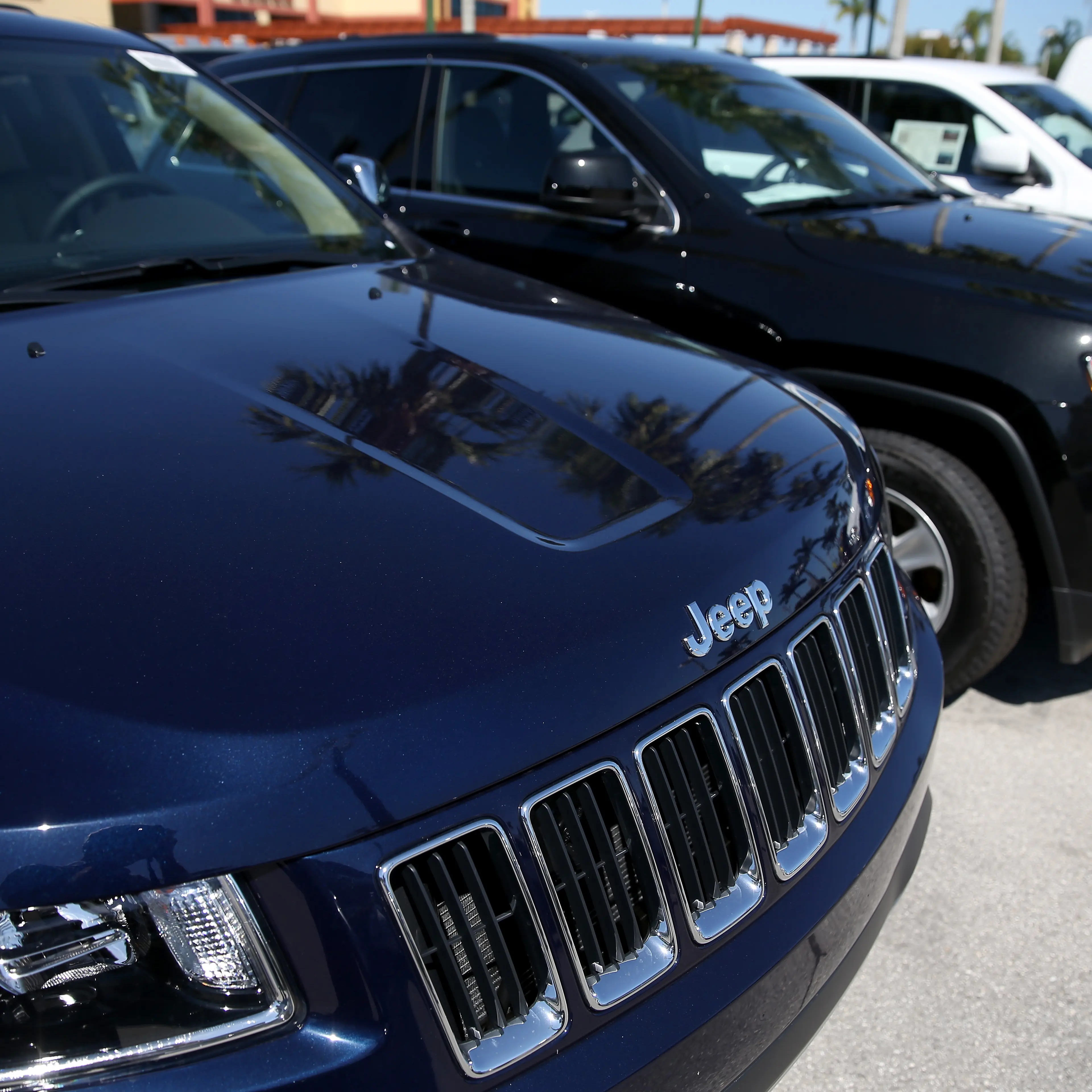 Chrysler Issues Recall On 850,000 Sport Utility Vehicles