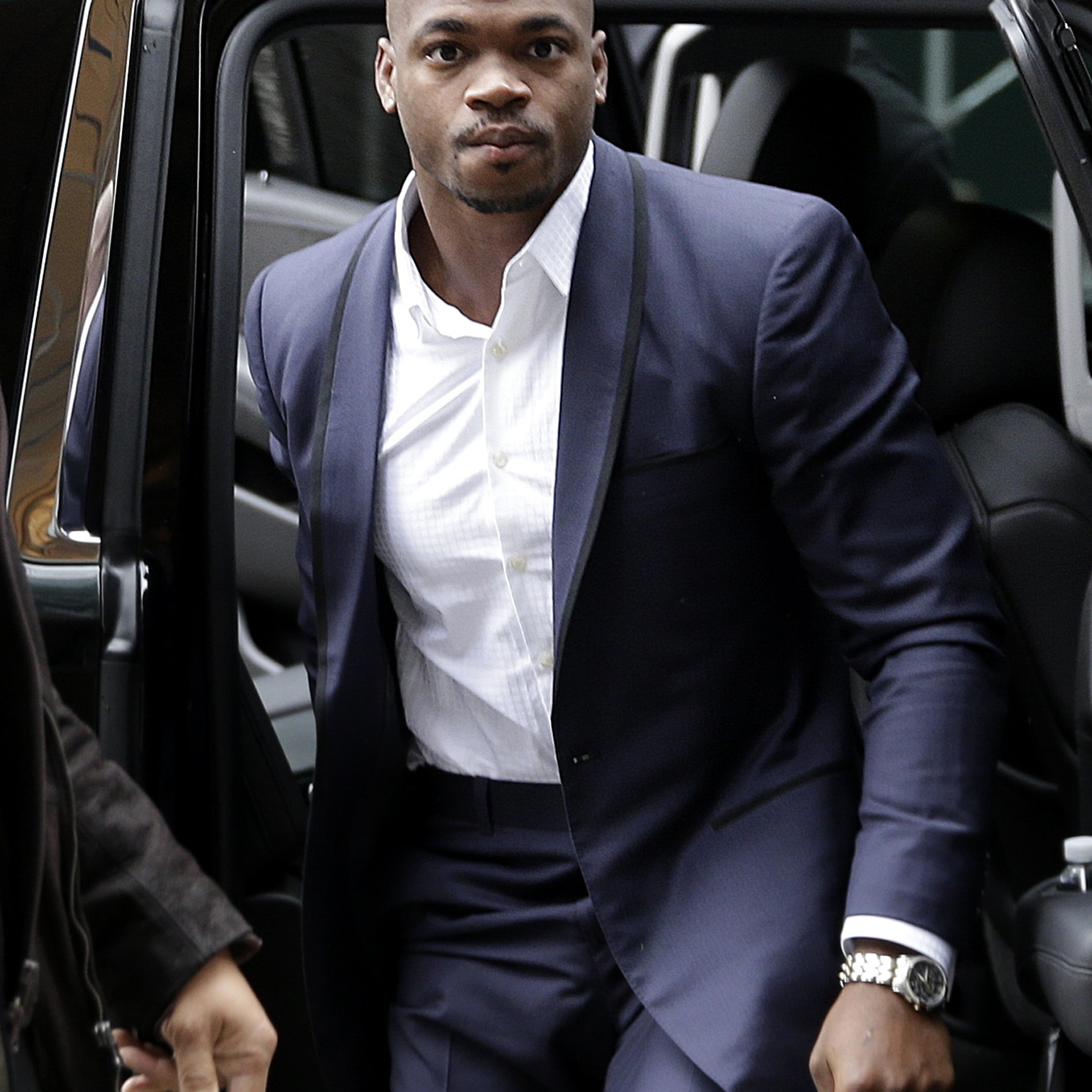 Minnesota Vikings' Adrian Peterson arrives for a hearing in New York City on Dec. 2, 2014.