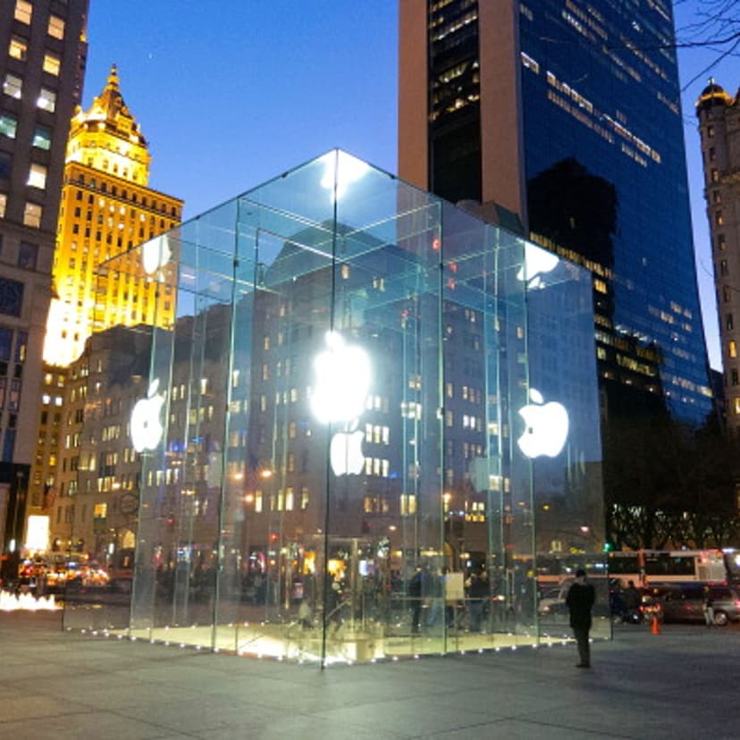 Apple Wins Patent on Glass Cube Store Design