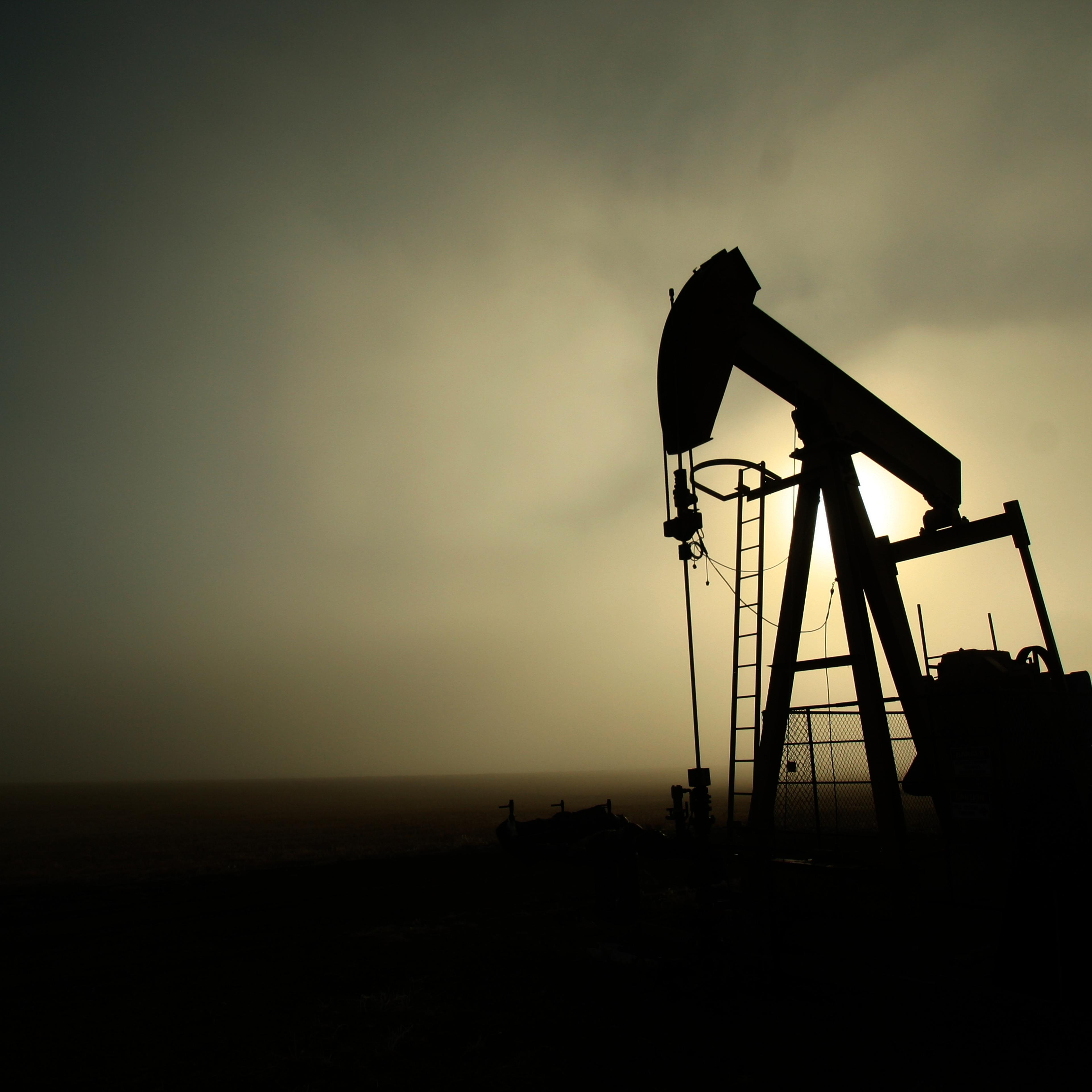 oil-pump-silhouette