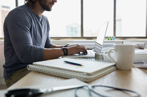 business-man-using-laptop