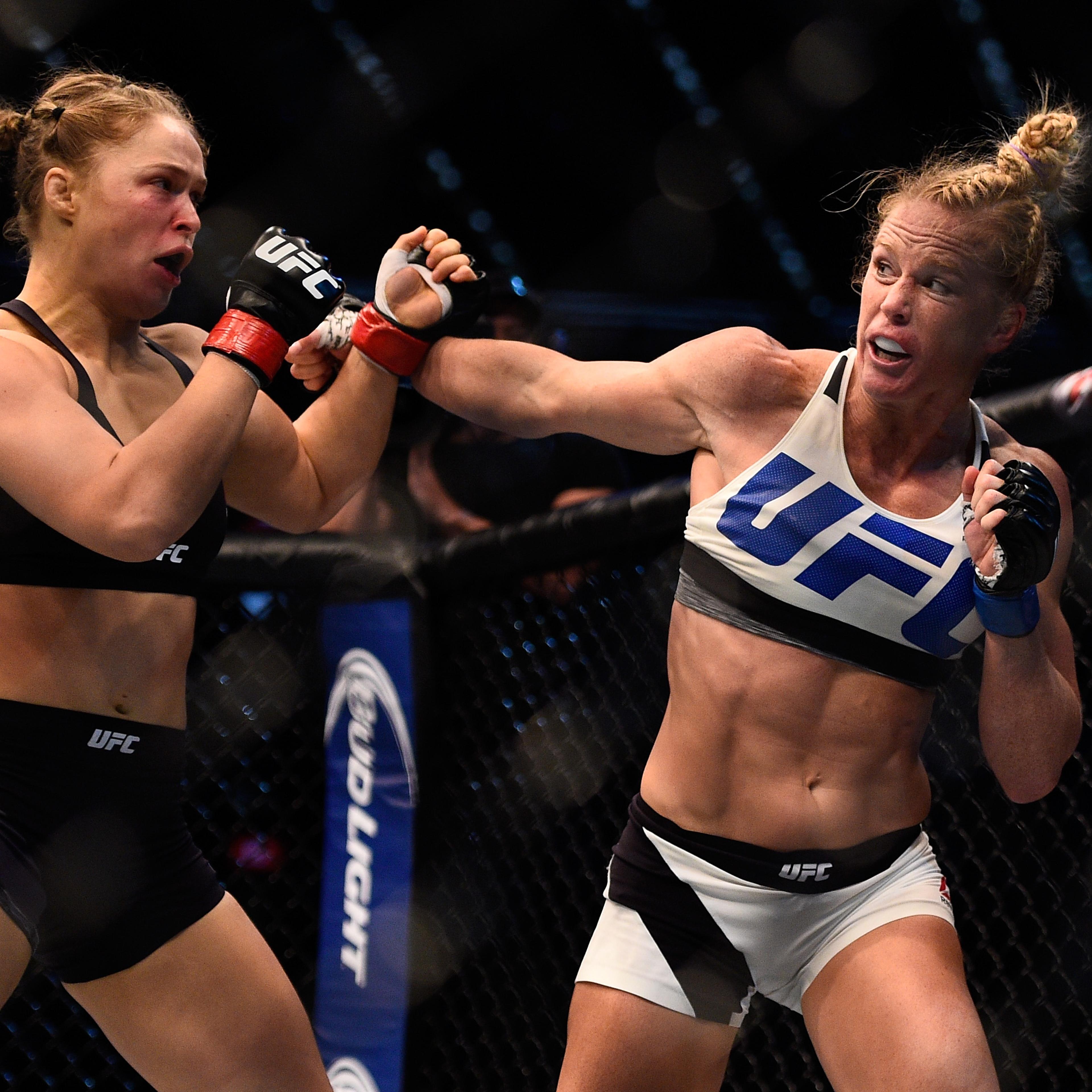 Ronda Rousey blocks a punch from Holly Holm in their UFC women's bantamweight championship bout during the UFC 193 event at Etihad Stadium on November 15, 2015 in Melbourne, Australia.