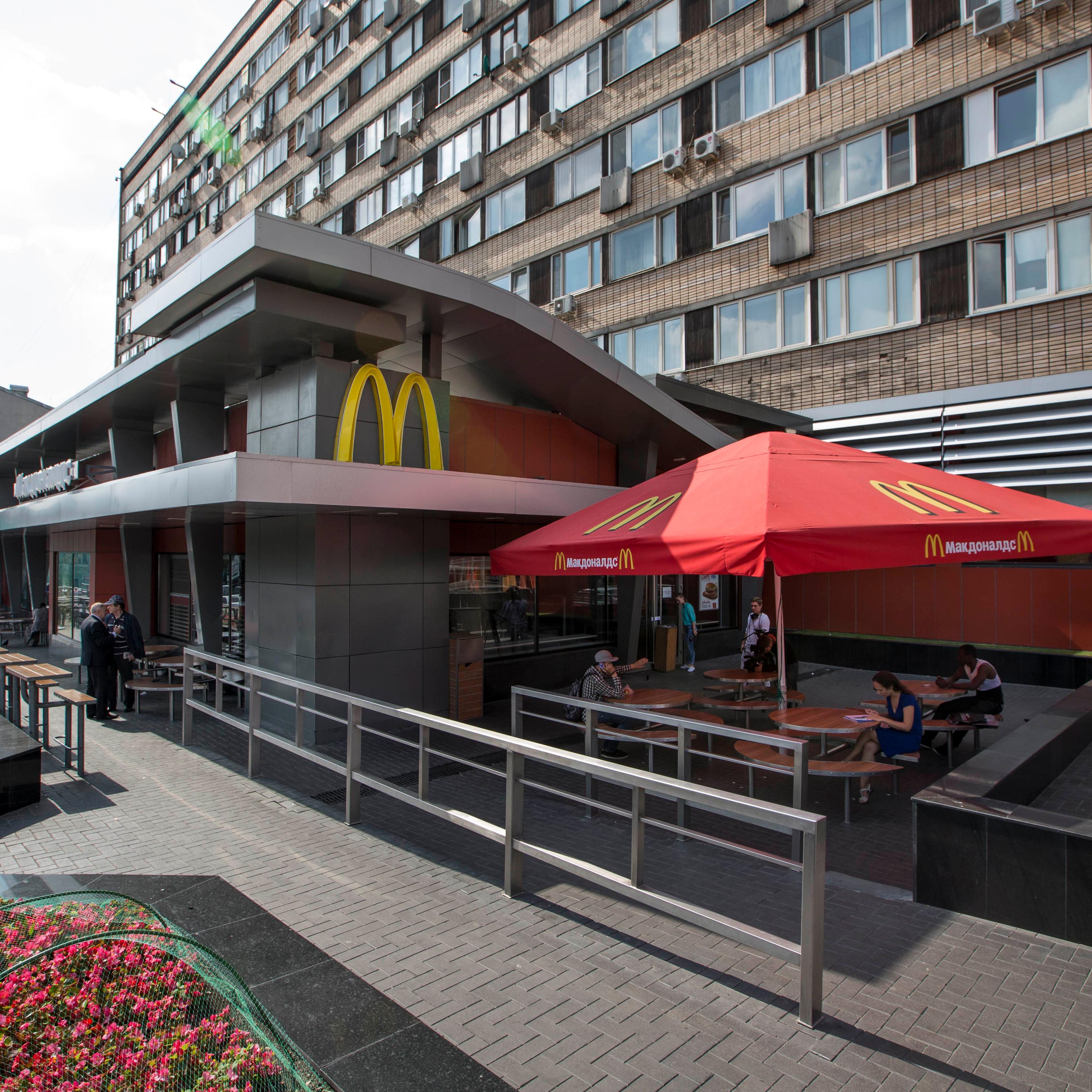The oldest of Moscow's McDonald's outlets, which was opened on Jan. 31, 1990, is closed on Thursday, Aug. 21.