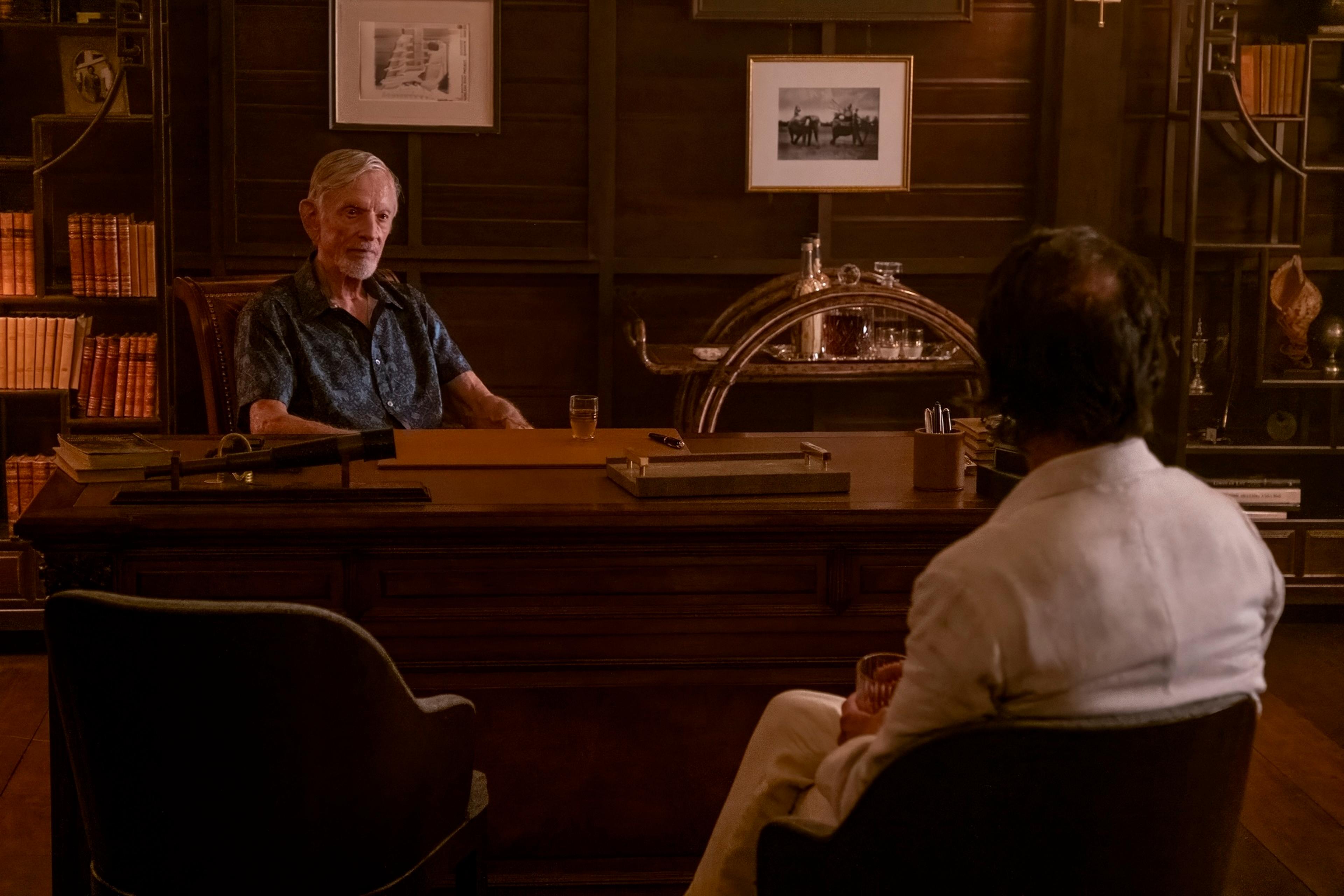 Scott Glenn and Walton Goggins in Season 3, Episode 7