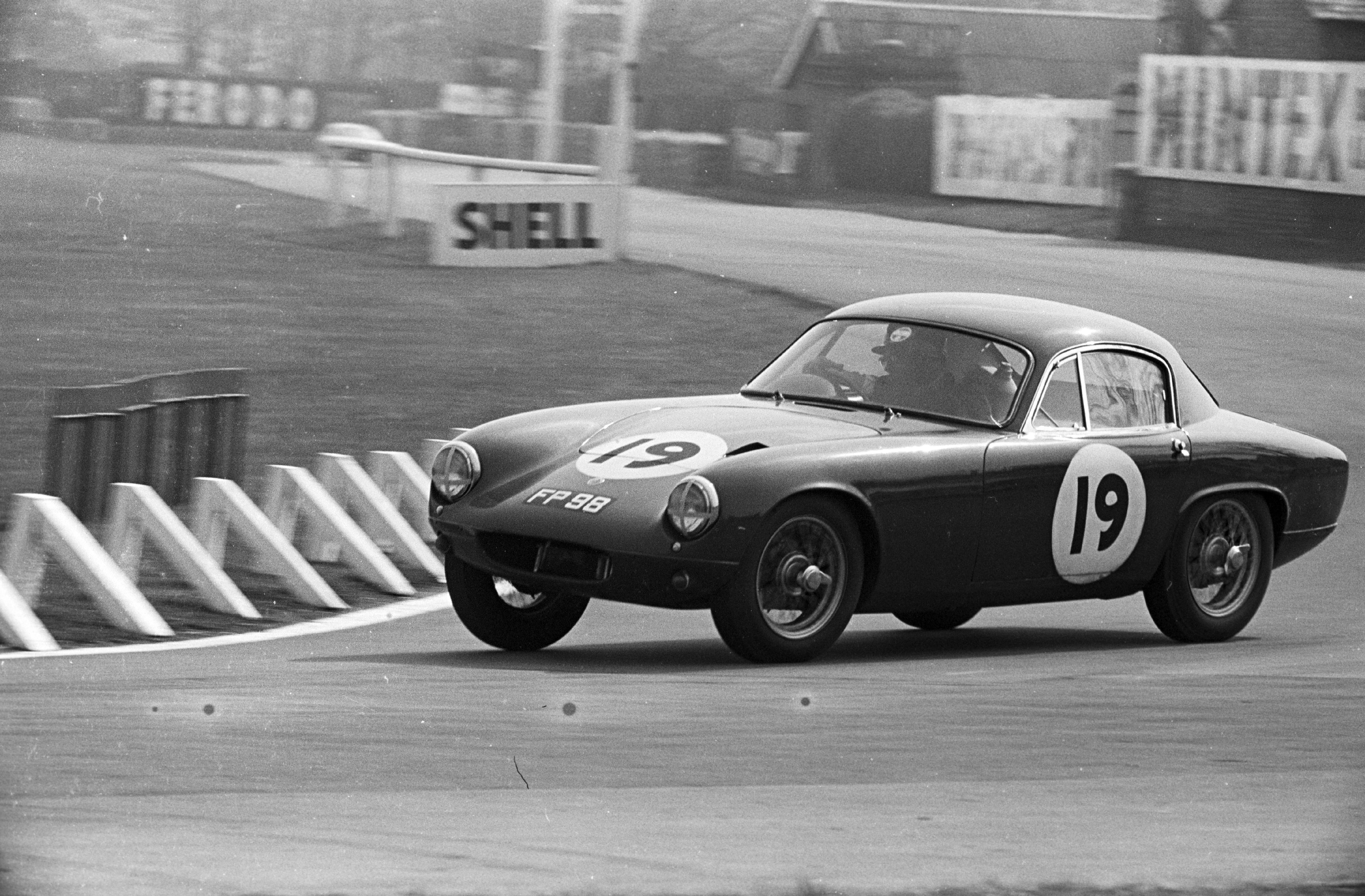 A Lotus Elite racing into Tatt's Corner in the Aintree 200 race, England 30 April 1960. (Photo by: GP Library/UIG via Getty Images)