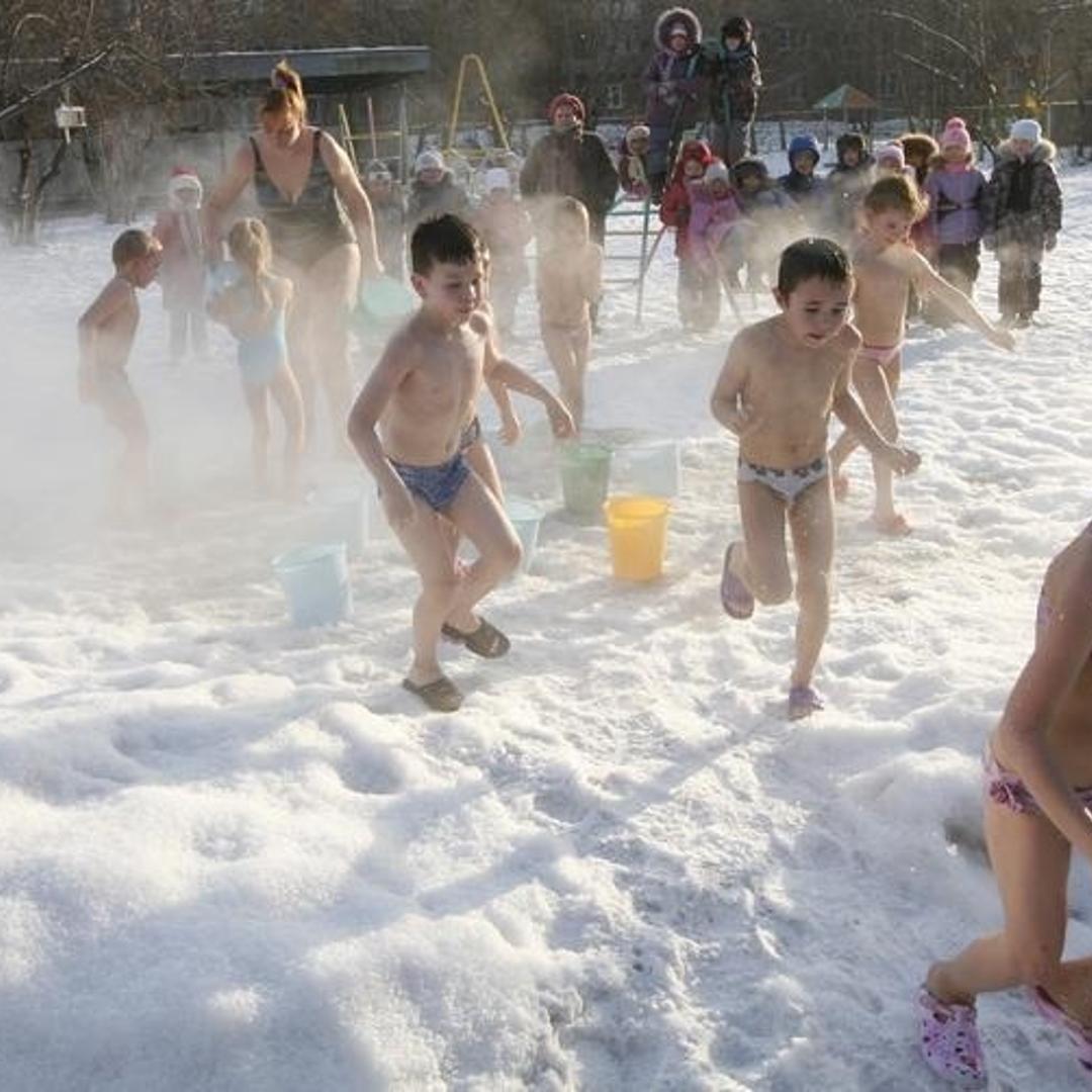 Children pour cold water on themselves during regular exercises in Krasnoyarsk