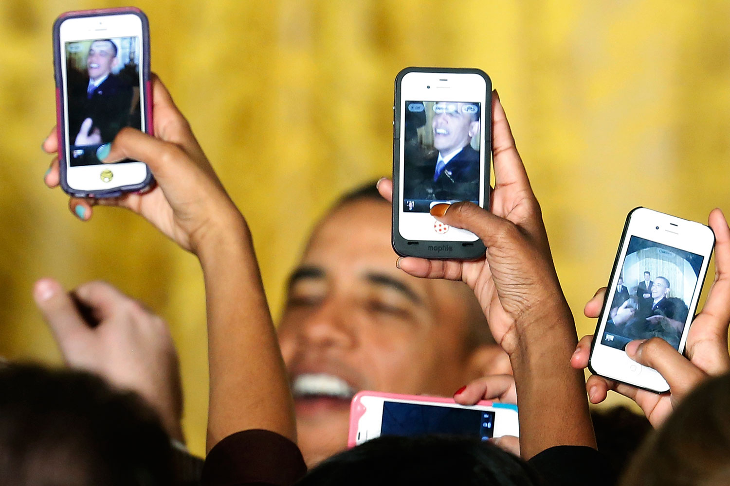 President Obama Not Allowed to Use iPhone for Security Reasons