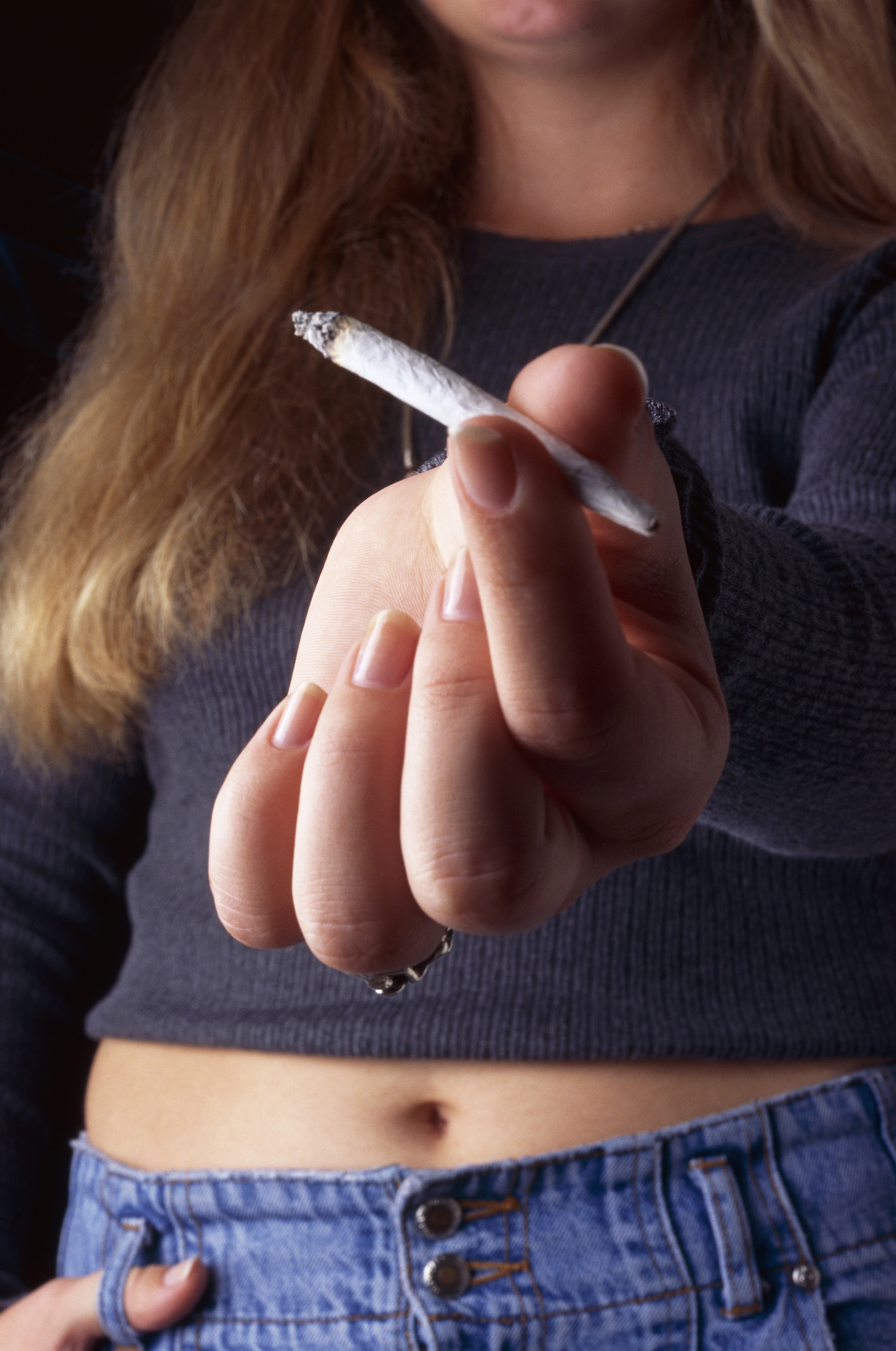 holding a joint vs cigarette the art of : r/trees Debunking a Key Myth About