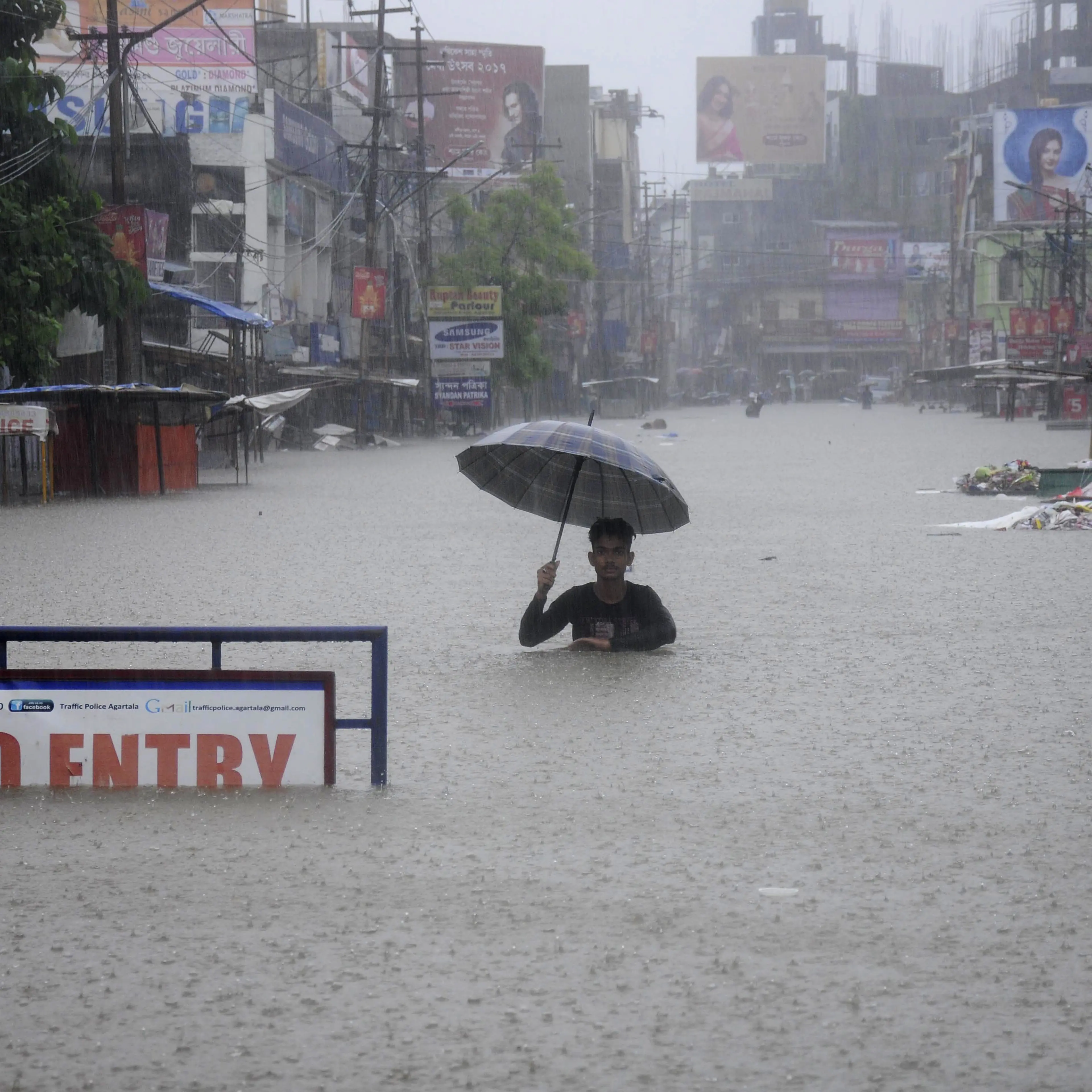TOPSHOT-INDIA-FLOOD-MONSOON