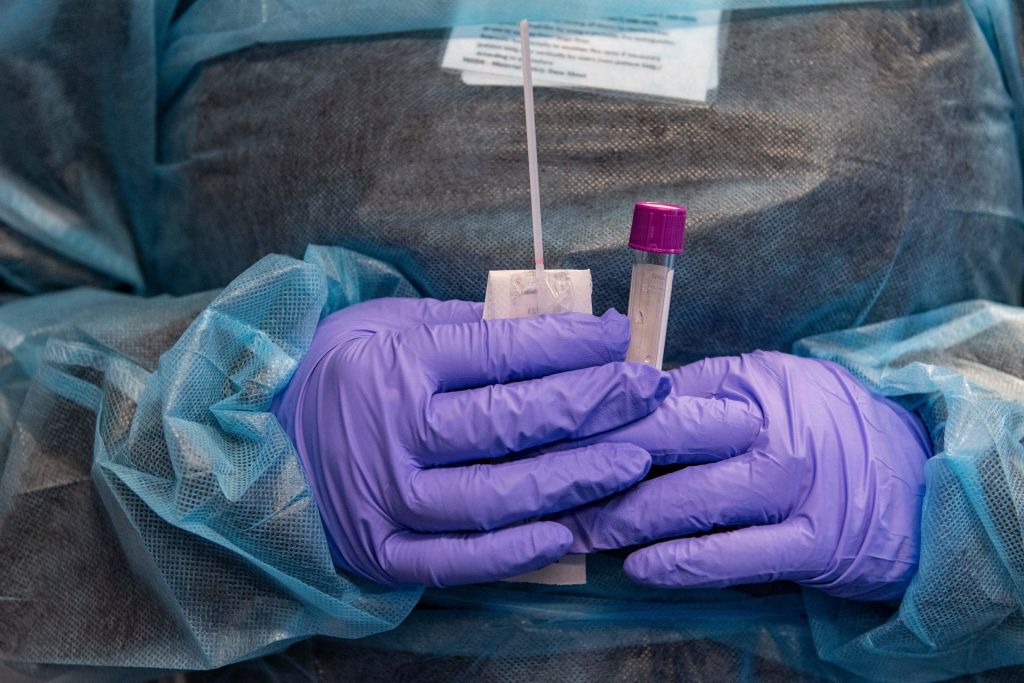 TOPSHOT-US-HEALTH-VIRUS-MANDATE-TESTING