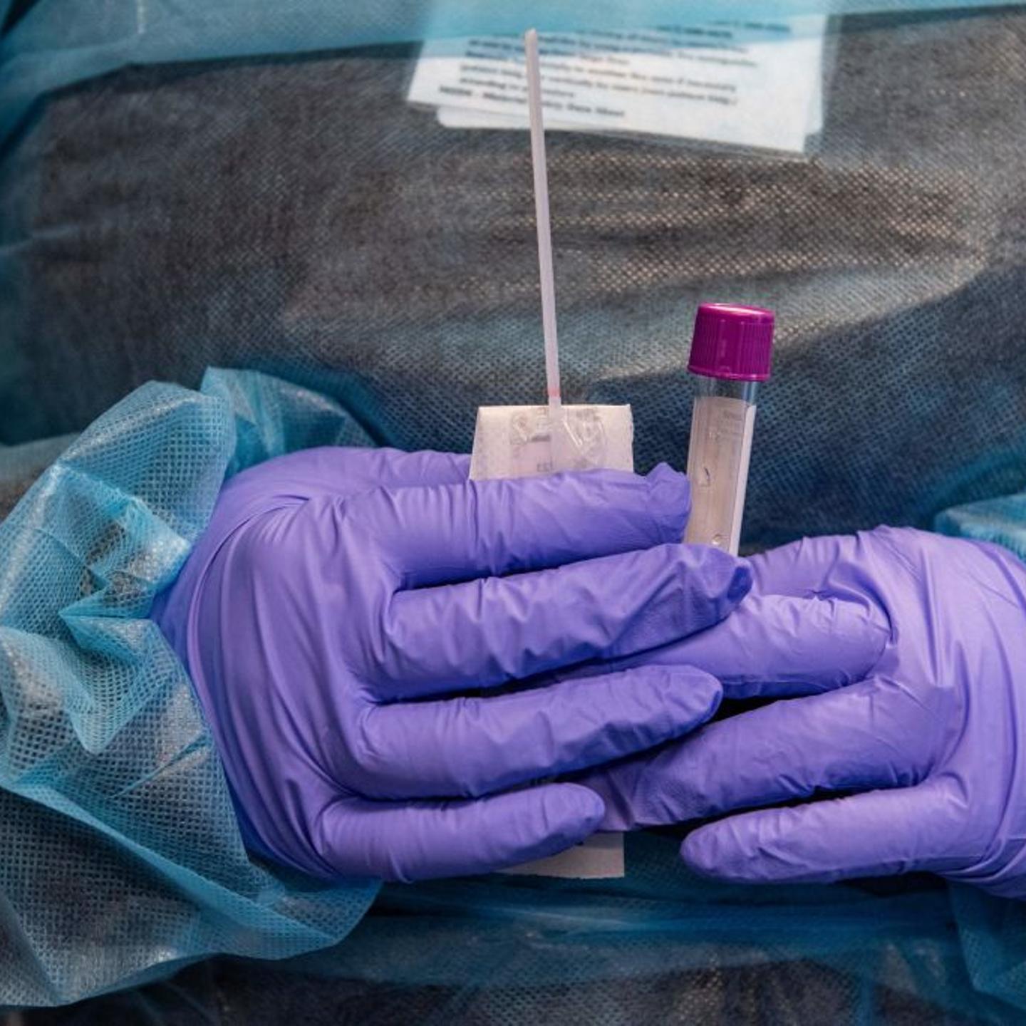TOPSHOT-US-HEALTH-VIRUS-MANDATE-TESTING