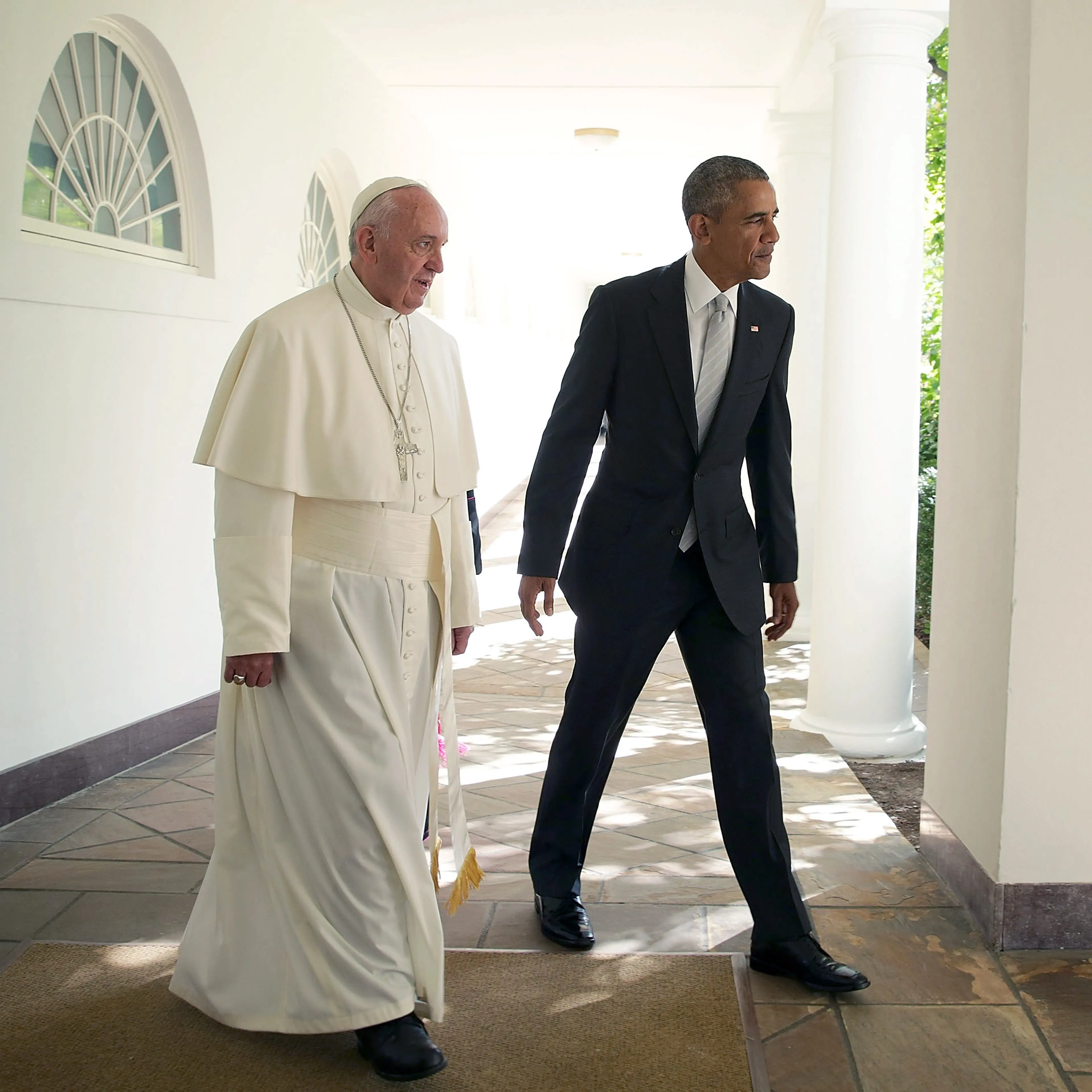 WASHINGTON, DC - SEPTEMBER 23: U.S. President Barack Obama (R) and Pope Francis (L) walk through the colonnade prior to an Oval Office meeting at the White House on September 23, 2015 in Washington, DC. The Pope begins his first trip to the United State