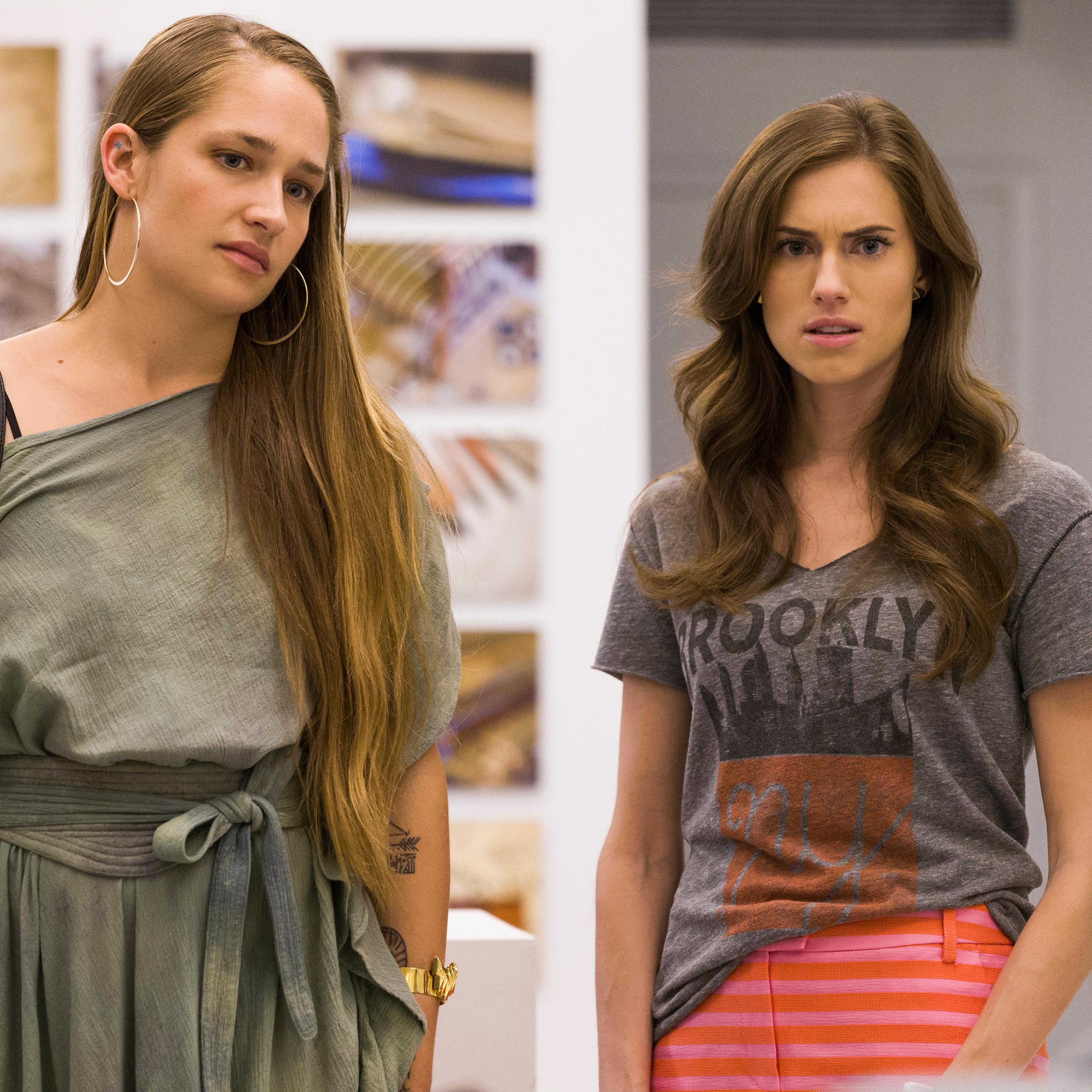 Jemima Kirke and Allison Williams in Girls