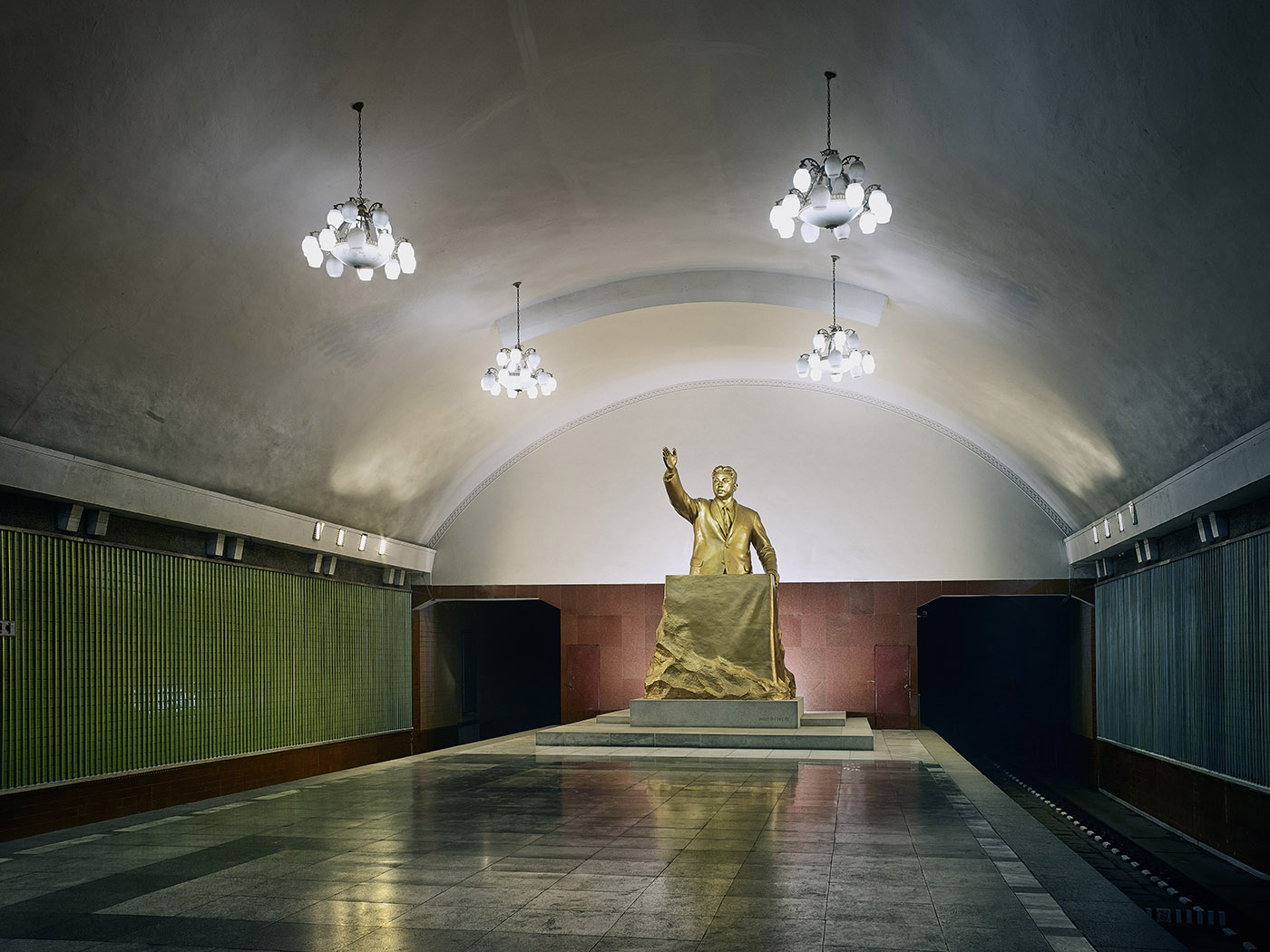 Statue of Kim Il Sung at Kaeson station,