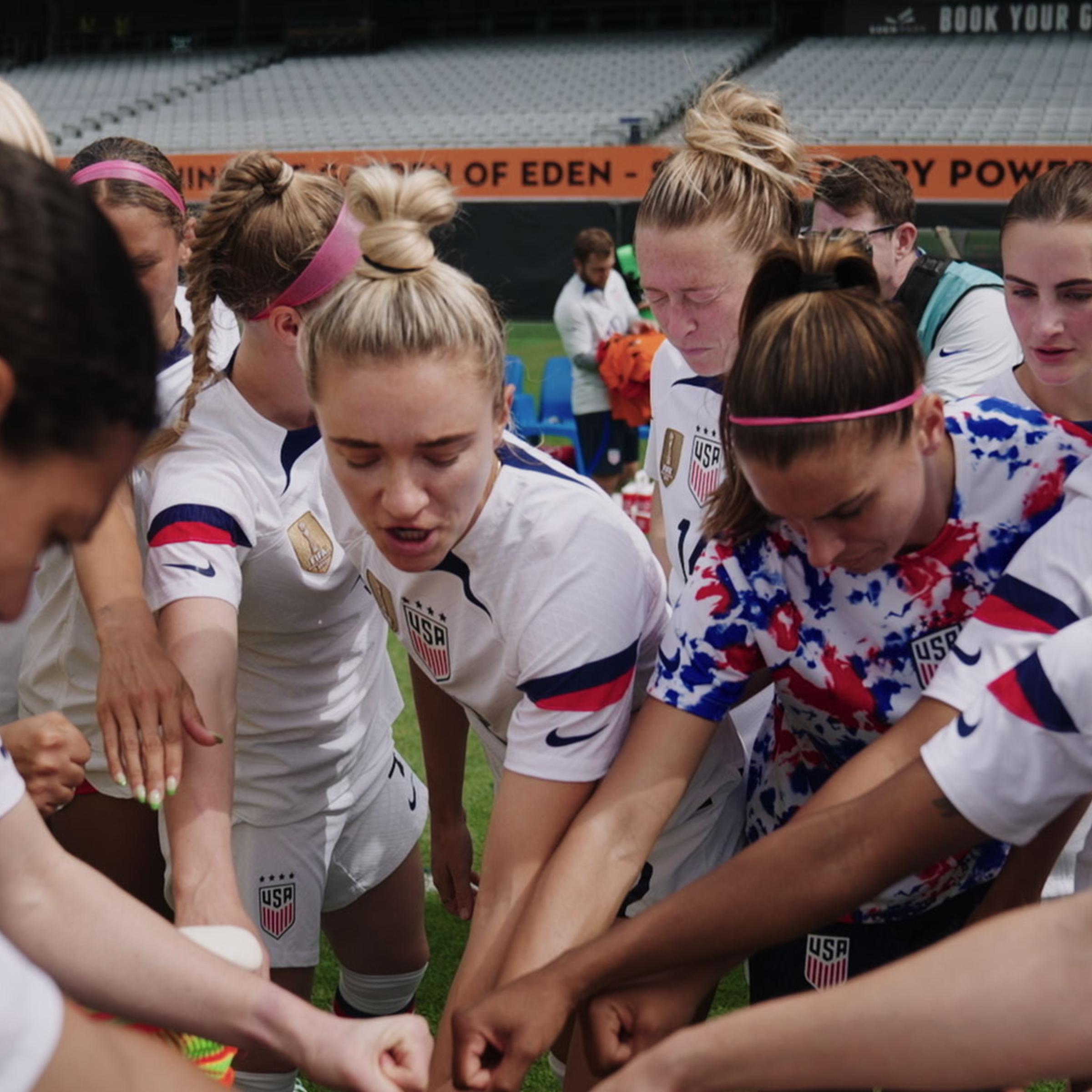 Members of the 2023 FIFA Women's World Cup U.S. Team in Netflix’s Under Pressure: The U.S. Women's World Cup Team. Cr. Courtesy of Netflix © 2023