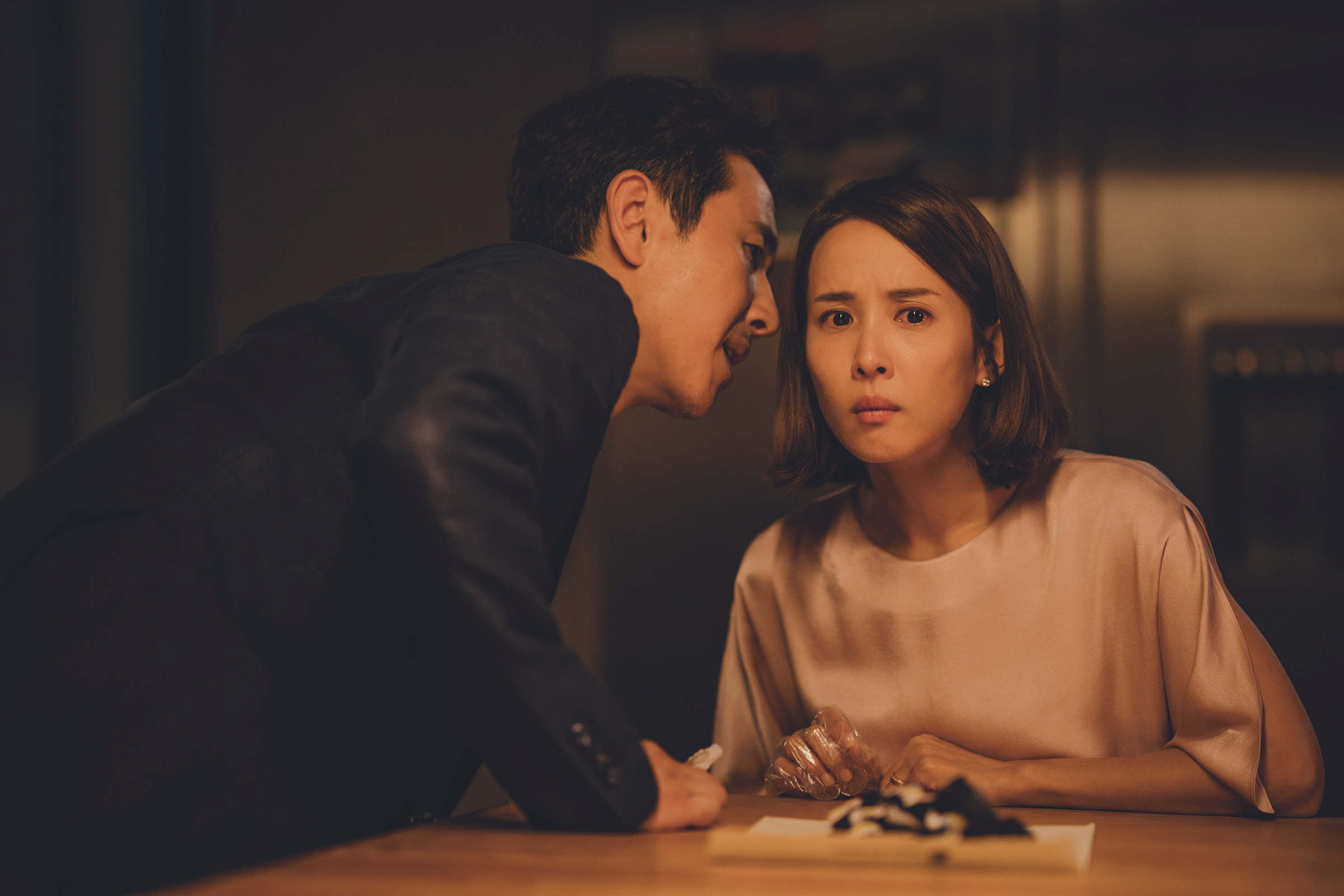 The wealthy Park couple (Lee Sun-kyun and Jo Yeo-jeong)