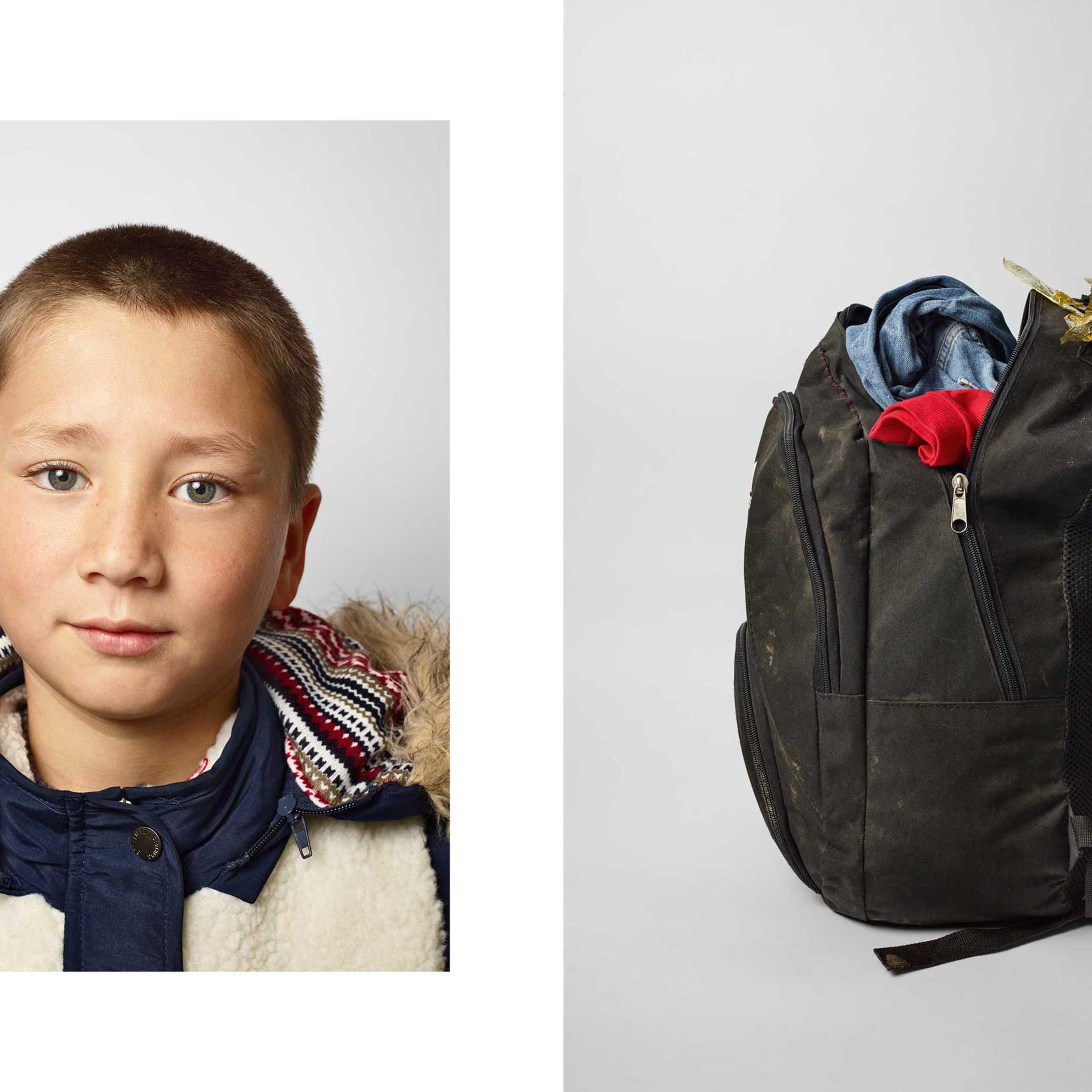 things-they-carried-refugees-nickelsdorf-james-mollison-02