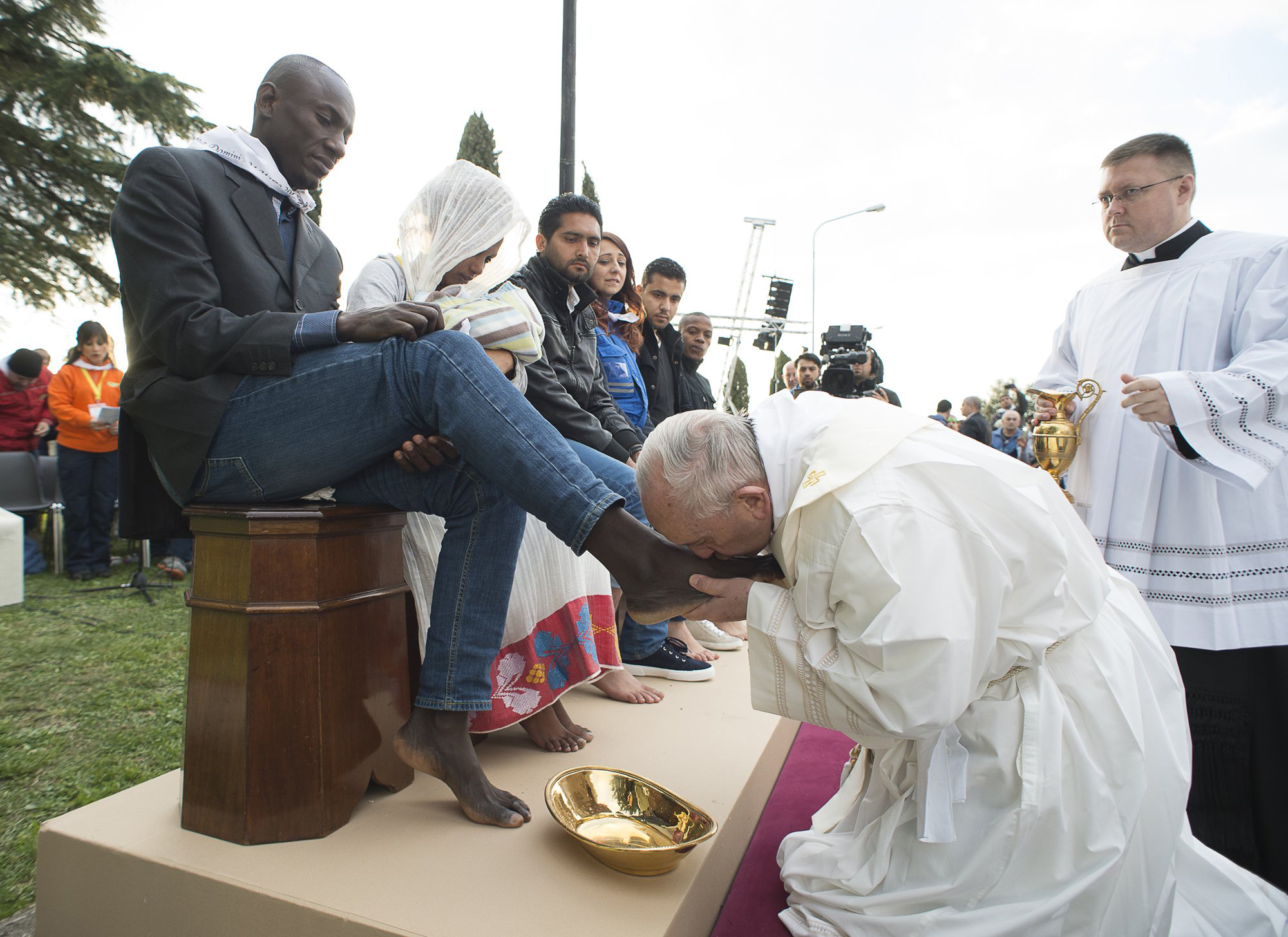 Pope Francis kisses the foot of a man during the foot-washing ritual at the Castelnuovo di Porto refugees center near Rome, Italy on March 24, 2016.