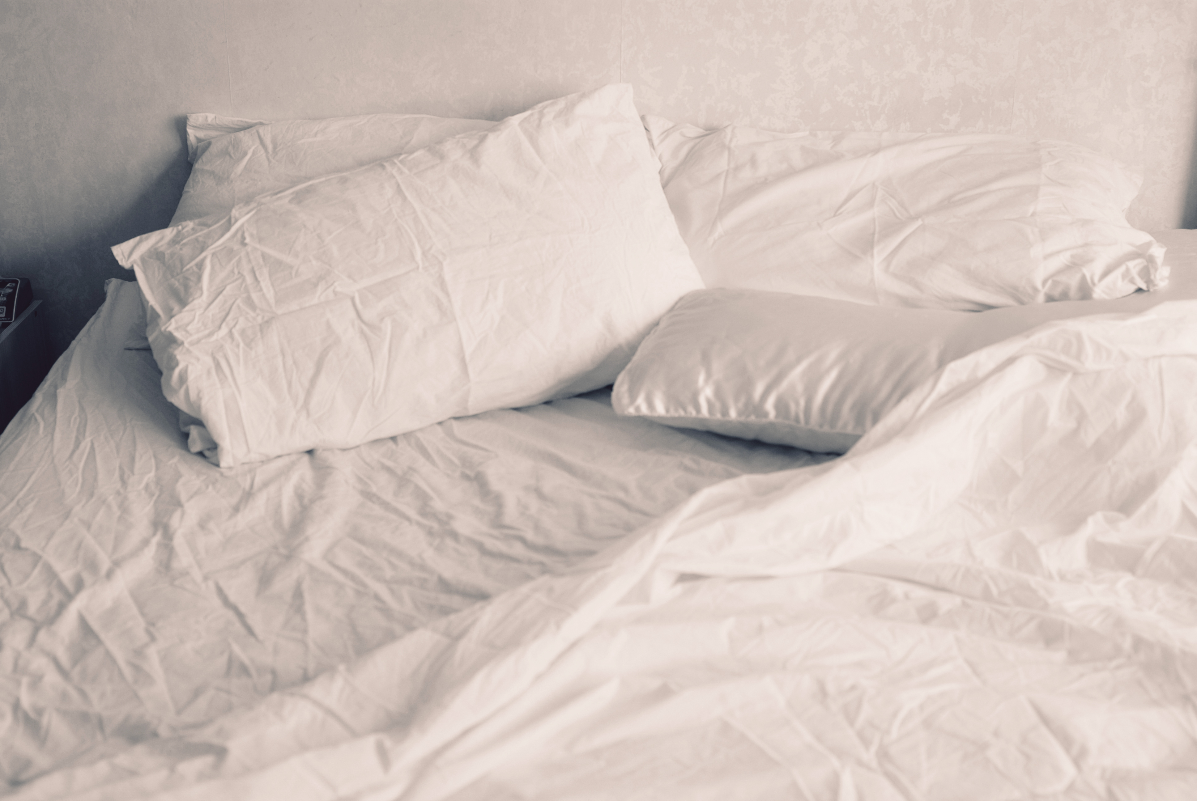 bed-empty-unmade