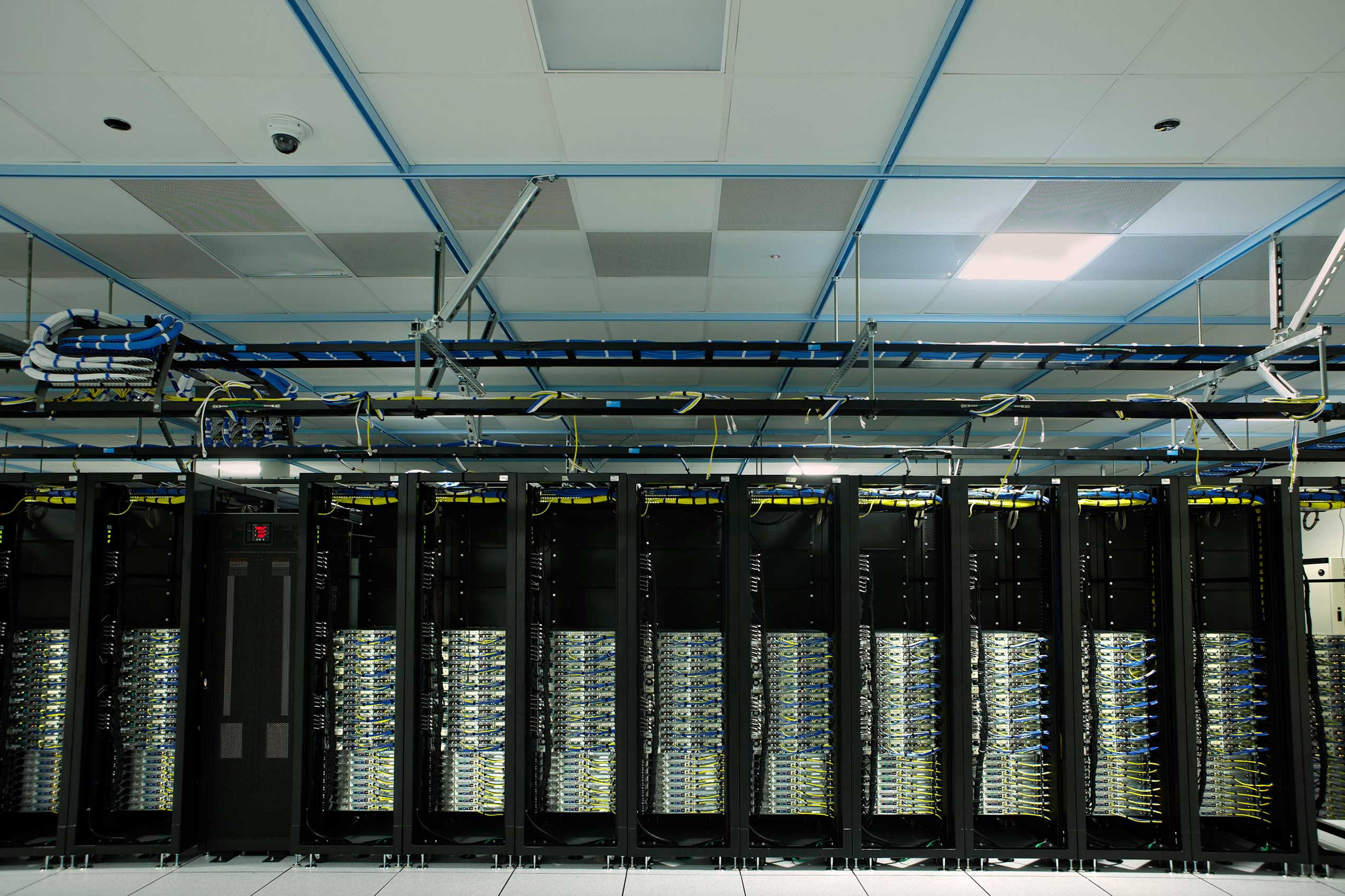 Facebook Server Machine A Glimpse Inside A Facebook Server Farm