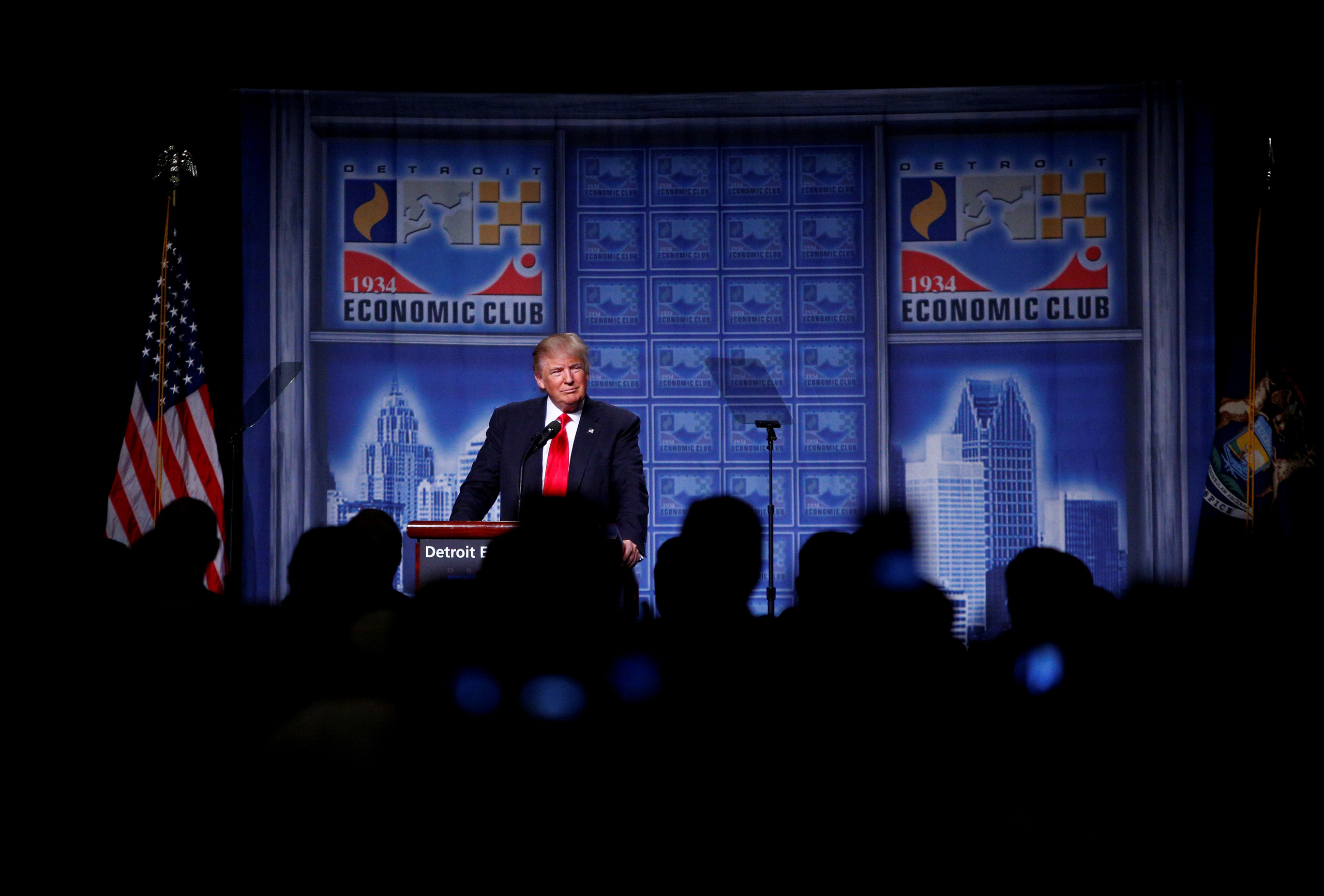 Republican U.S. presidential nominee Donald Trump speaks to the Detroit Economic Club at the Cobo Center in Detroit, Michigan August 8, 2016. REUTERS/Eric Thayer - RTSLVOC
