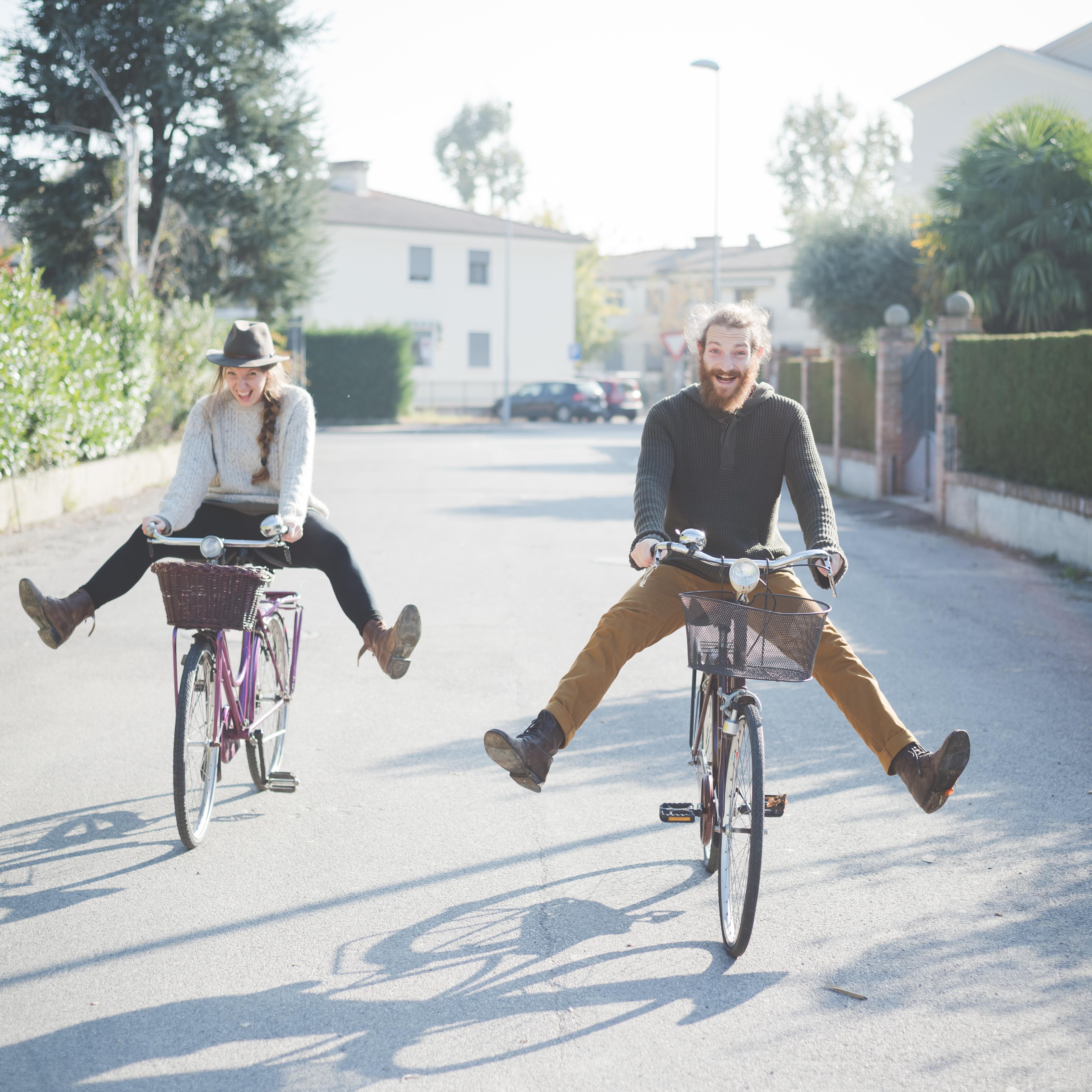 couple-bicycle-riding