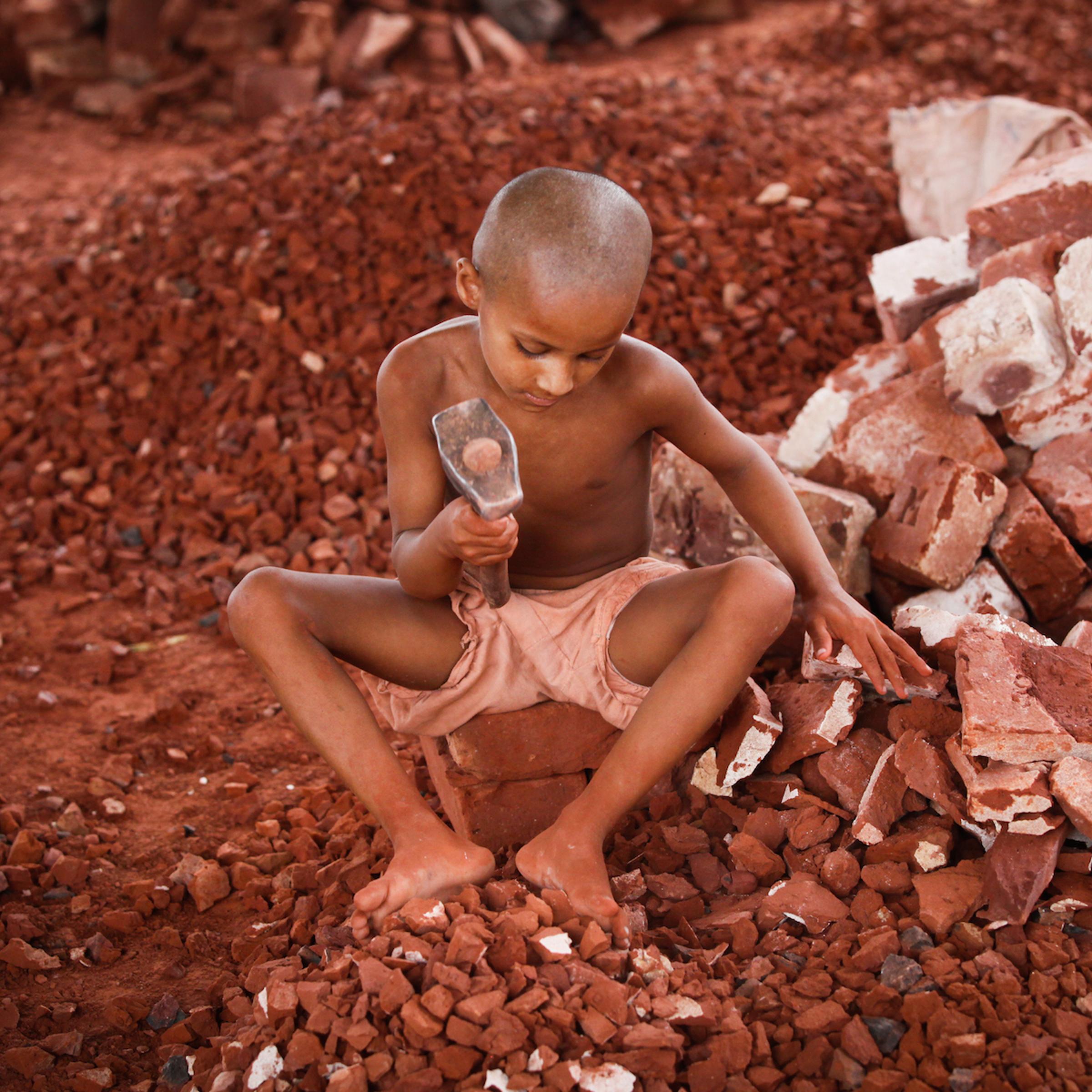 Bangladeshi Child labor break bricks