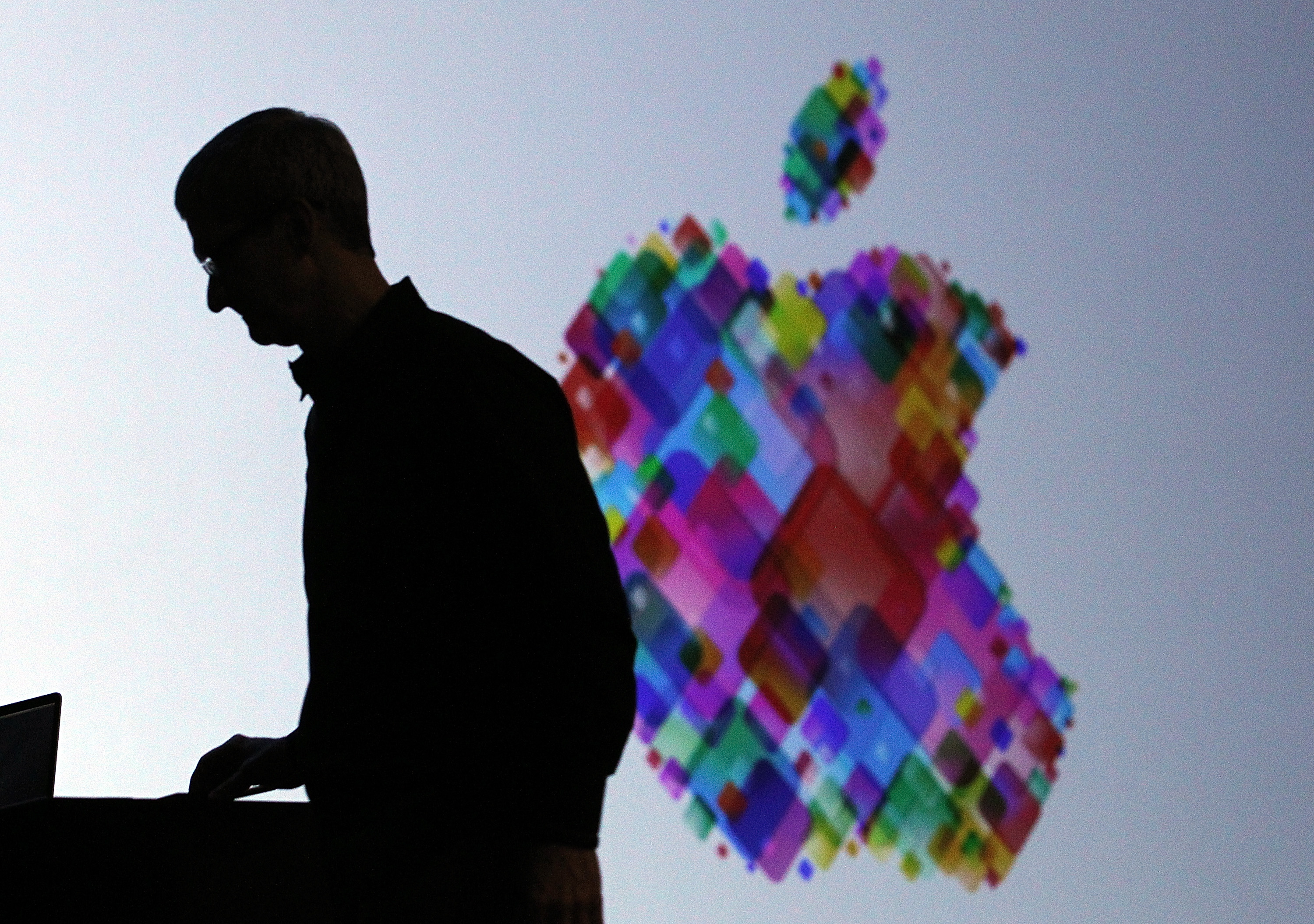 Tim Cook iPhone Apple