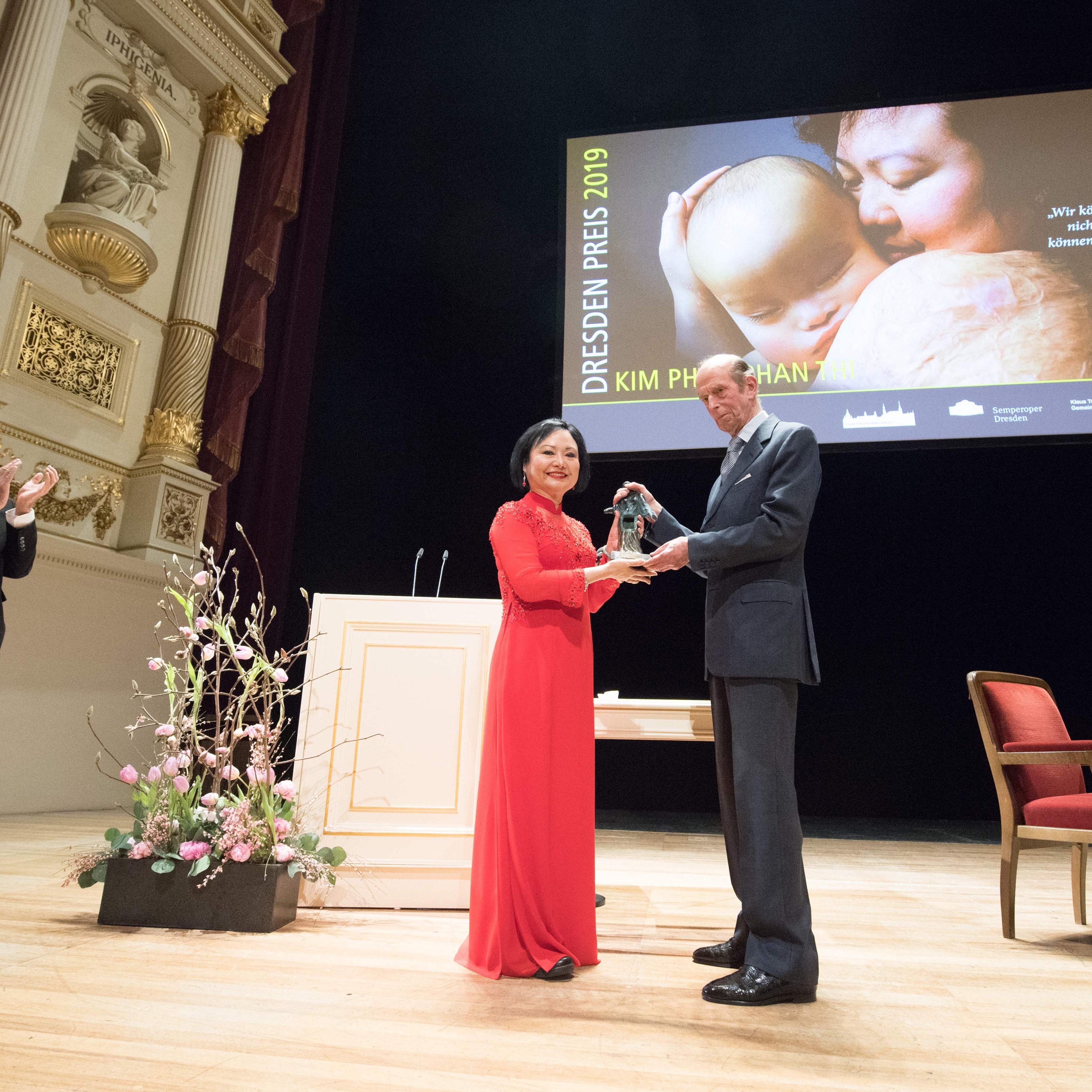 GERMANY-VIETNAM-AWARD-PHOTO
