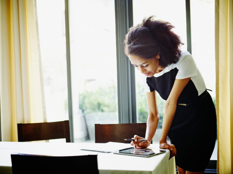 businesswoman-tablet