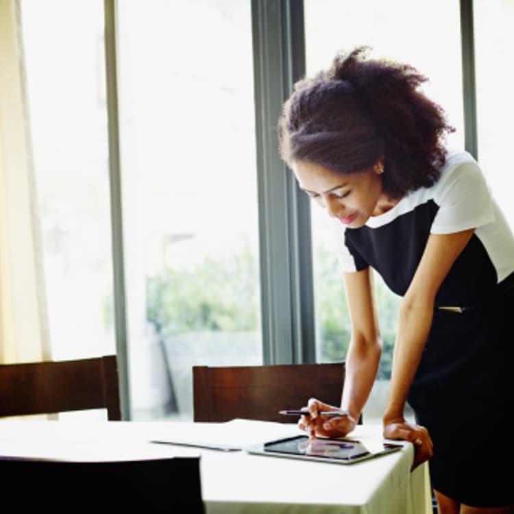 businesswoman-tablet