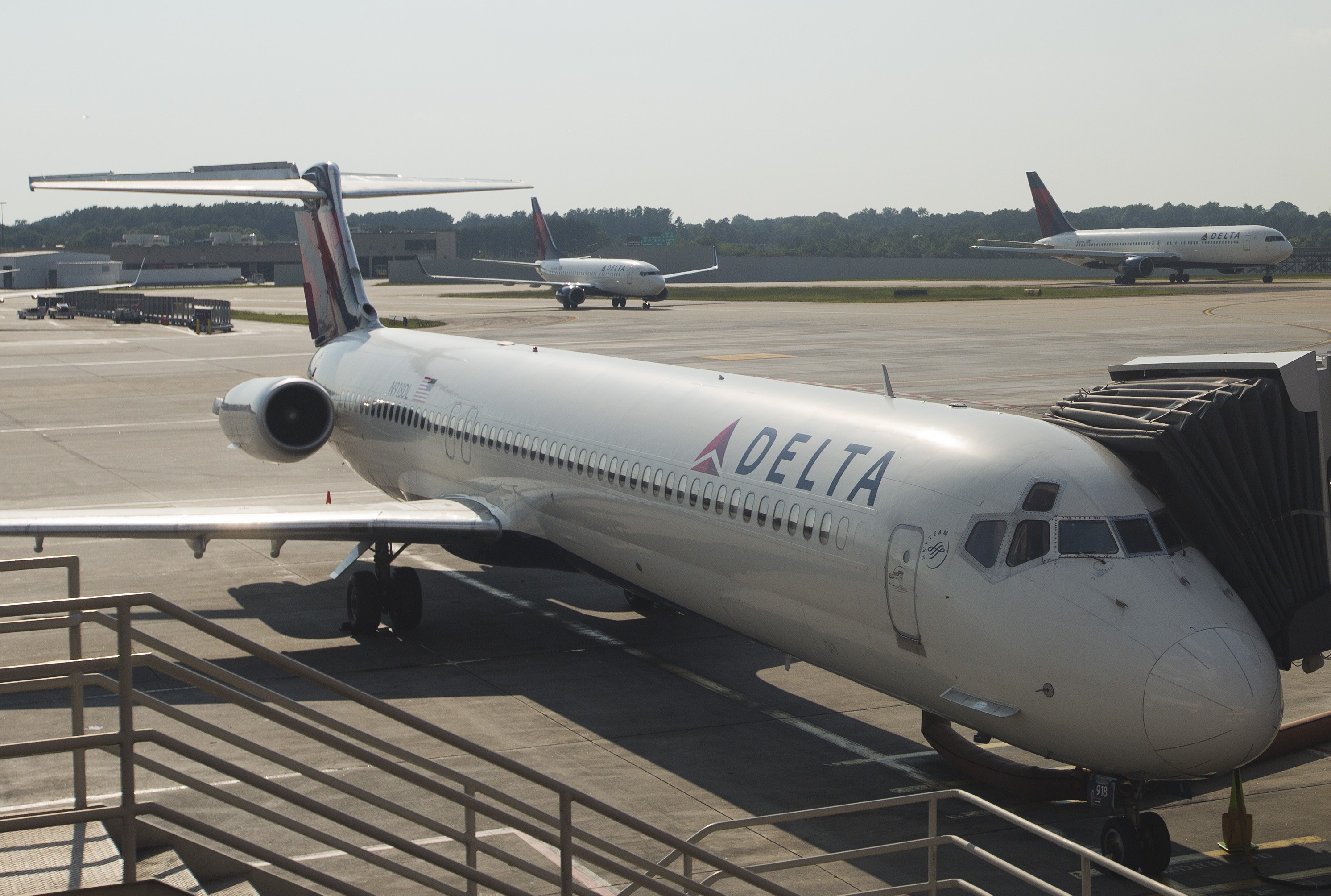man kicked off delta flight using the bathroom