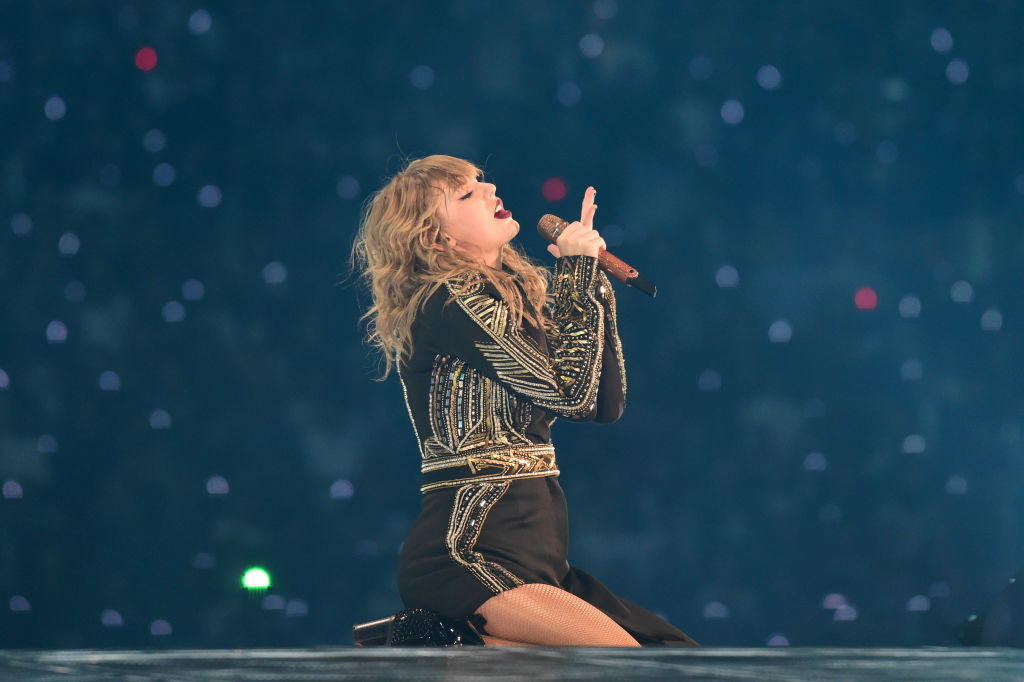 taylor swift new year's eve dress Happy New Years Eve , #taylorswift #swiftie #theendofanera #theerastour  #thelifeofashowgirl
