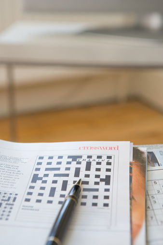 crossword-pen-table