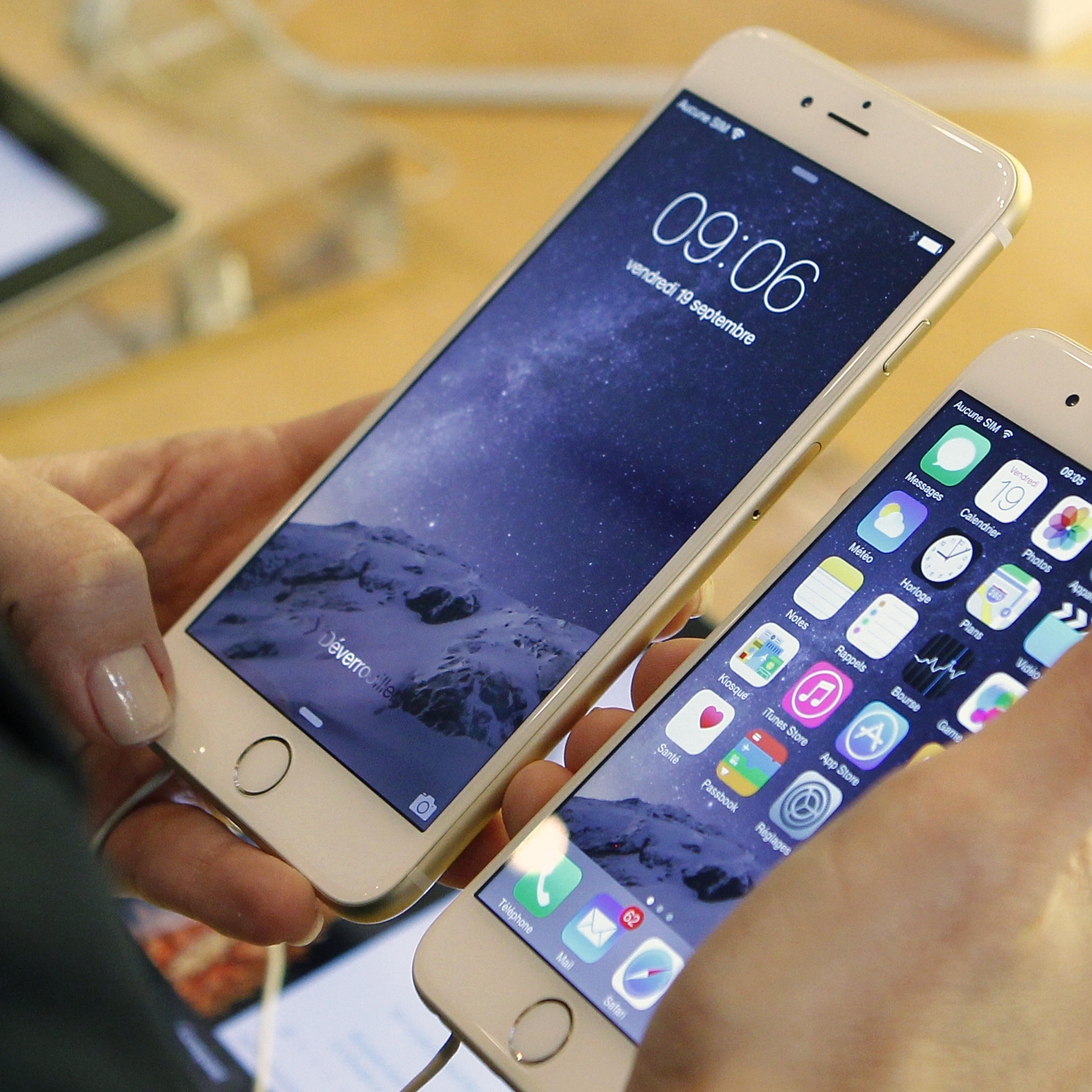 Apple's I Phone : Launch at Apple Opera Store In Paris