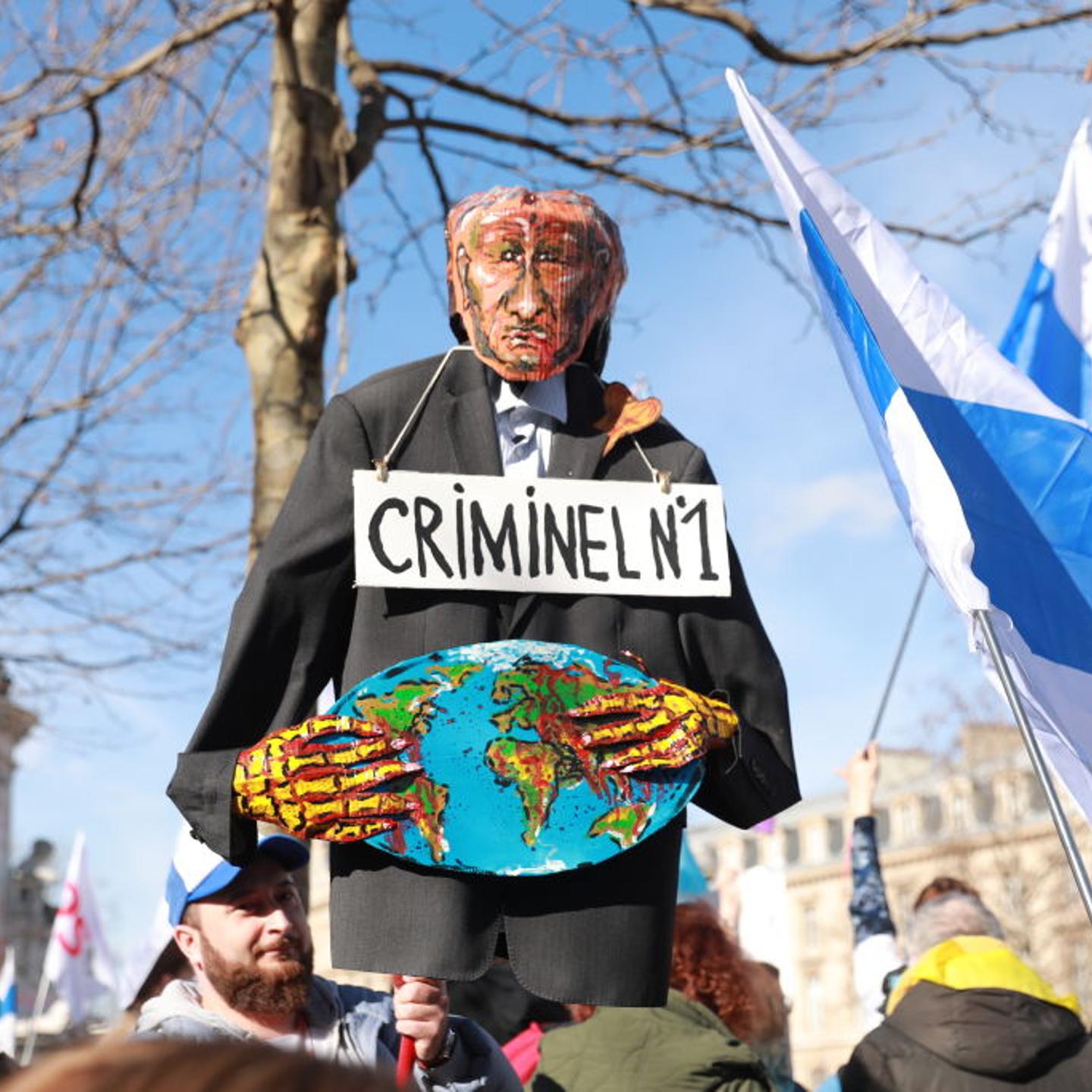 Thousands rally in Paris ahead of Russia-Ukraine war anniversary