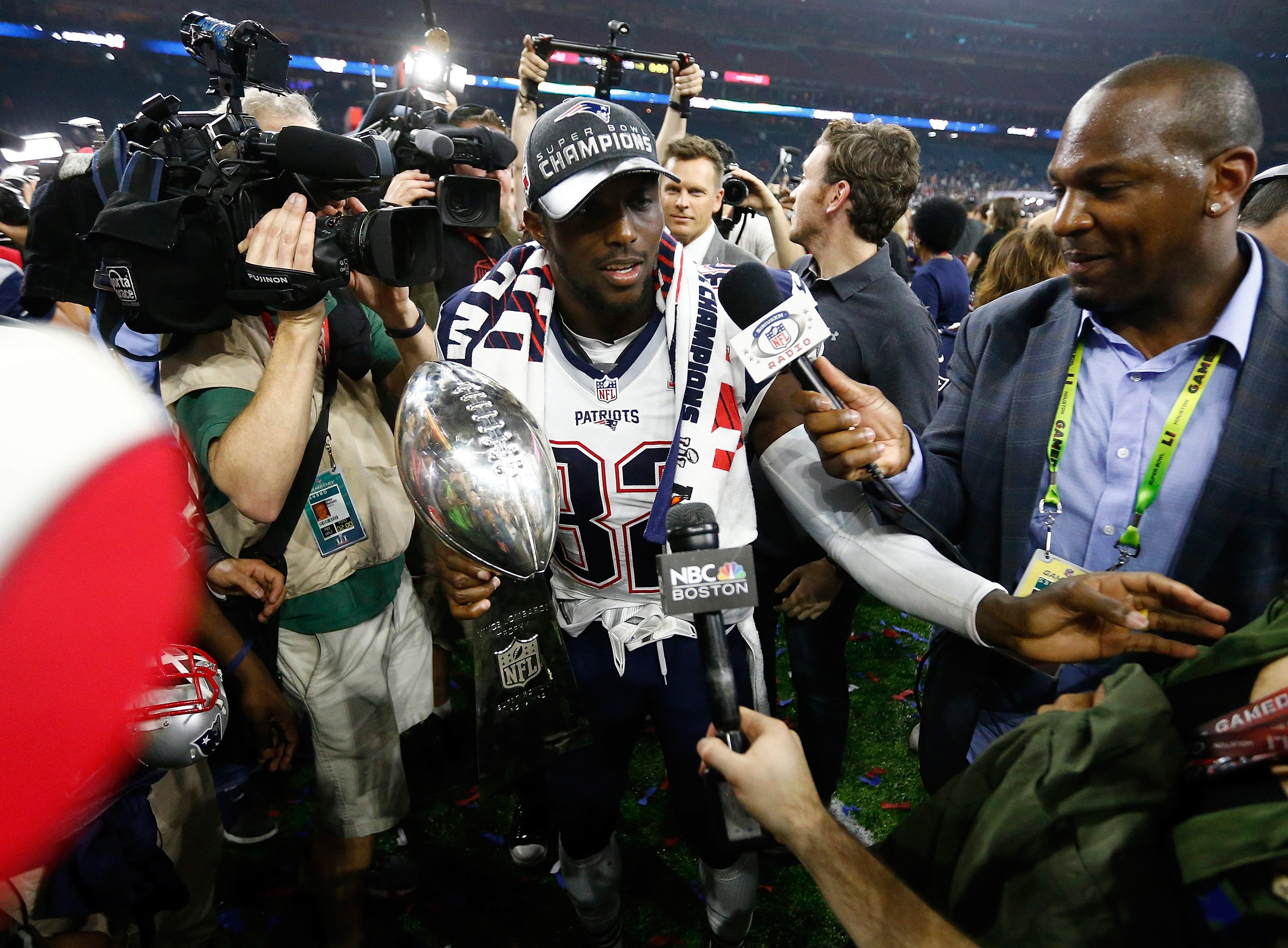epa05774250 New England Patriots free safety Devin McCourty holds the Vince Lombardi Trophy on the field after the New England Patriots defeated the Atlanta Falcons in Super Bowl LI at NRG Stadium in Houston, Texas, USA, 05 February 2017. EPA/LARRY W. SM