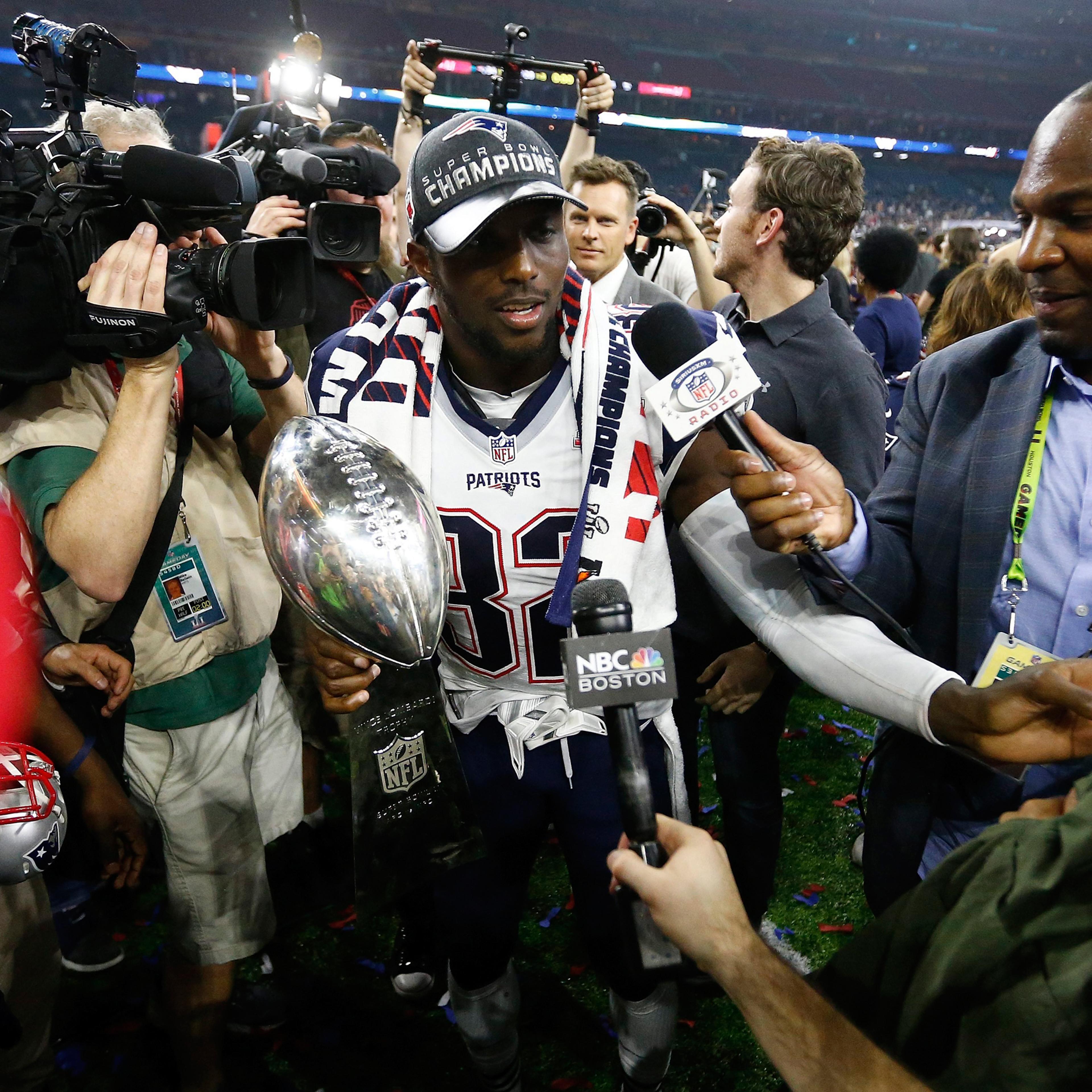 epa05774250 New England Patriots free safety Devin McCourty holds the Vince Lombardi Trophy on the field after the New England Patriots defeated the Atlanta Falcons in Super Bowl LI at NRG Stadium in Houston, Texas, USA, 05 February 2017. EPA/LARRY W. SM