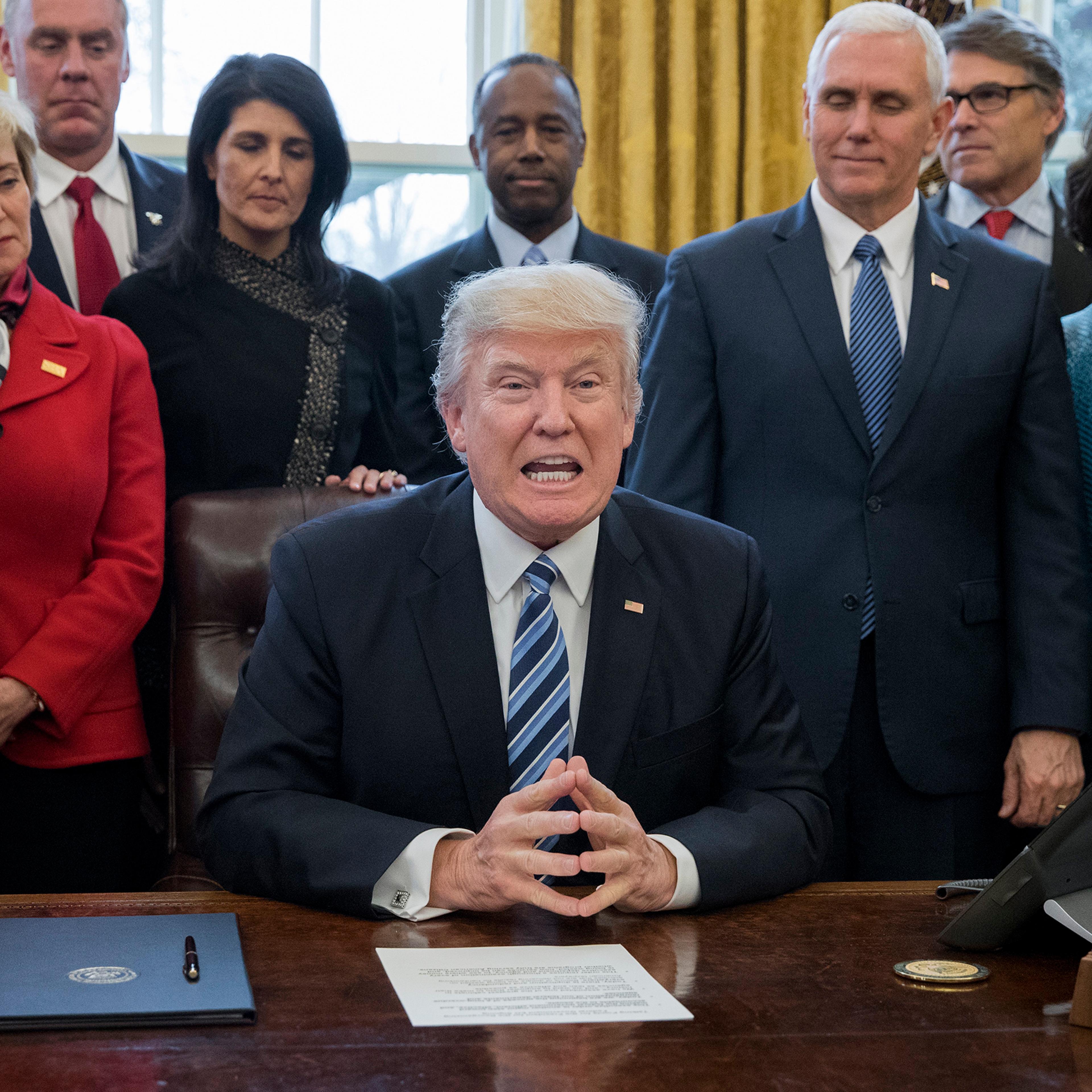 president-donald-trump-struggle-government-staff