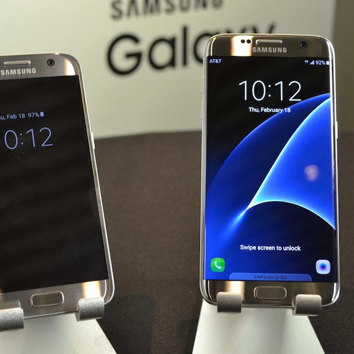 The Galaxy S7 (left) and Galaxy S7 Edge (Right)