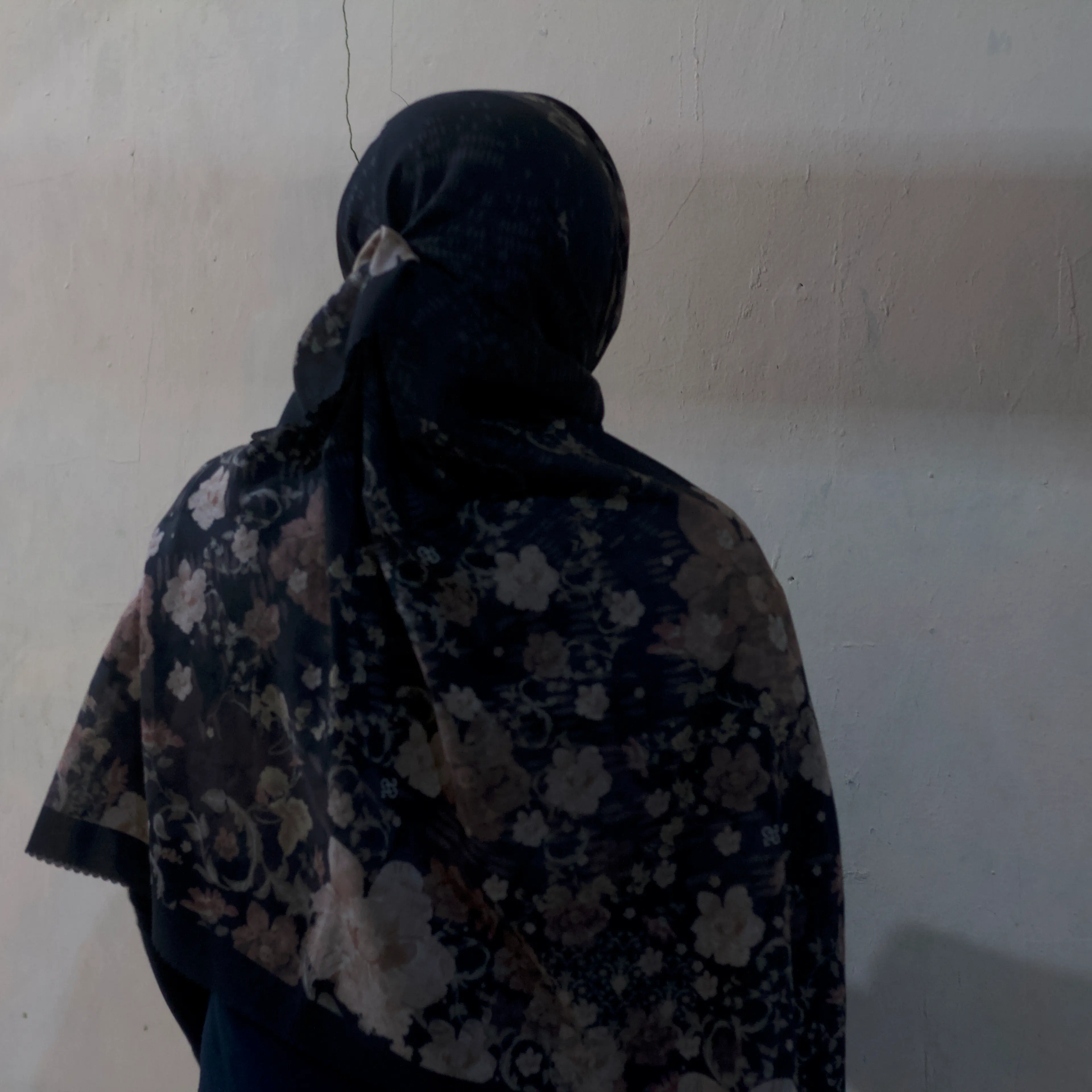 Mawar (a pseudonym), an Indonesian woman who is trying to make a new life in Central Java after previously leaving her home country to join ISIS’ “caliphate” in Syria.